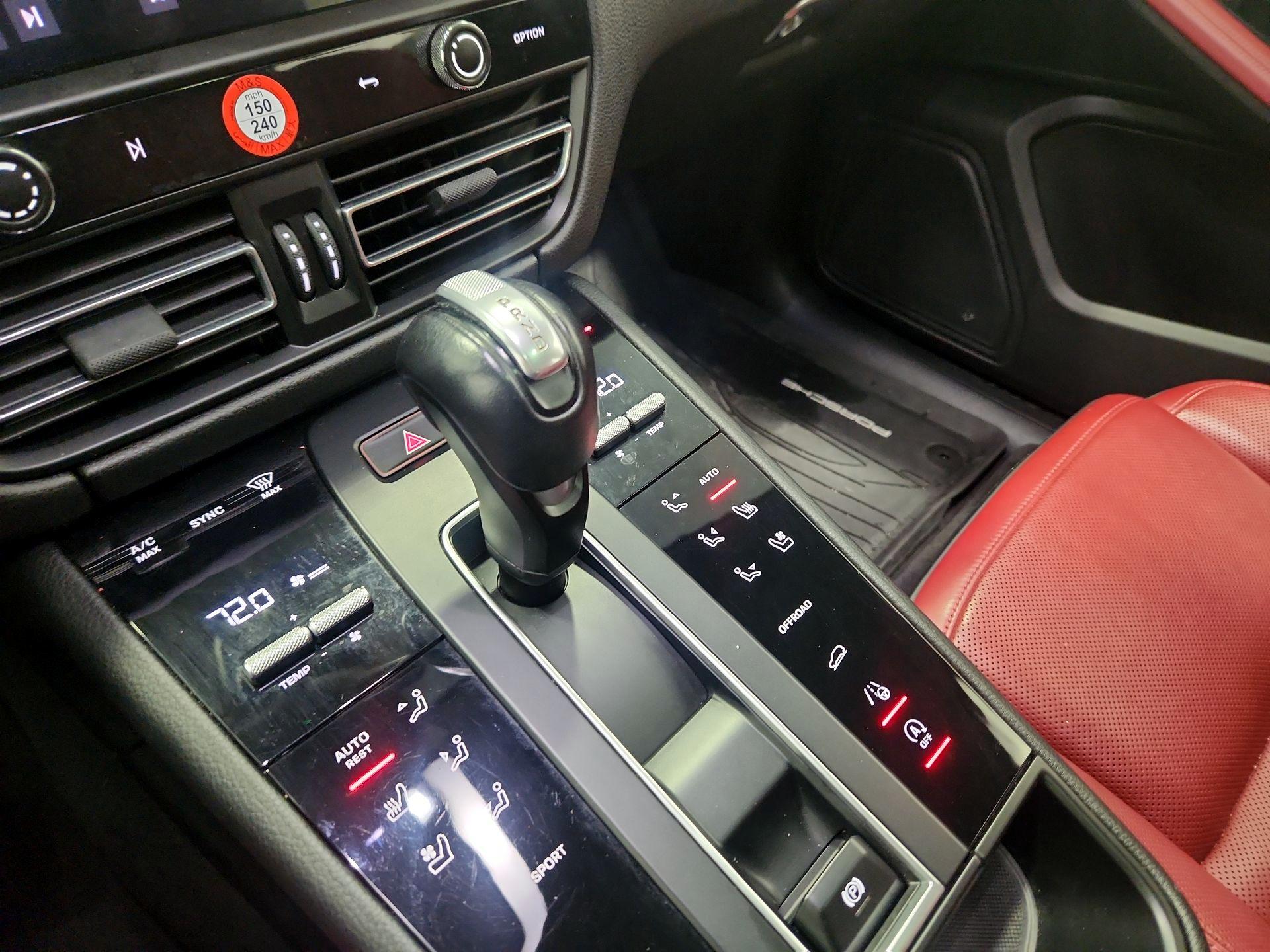 Thumbnail: 2023 Porsche Macan - 18