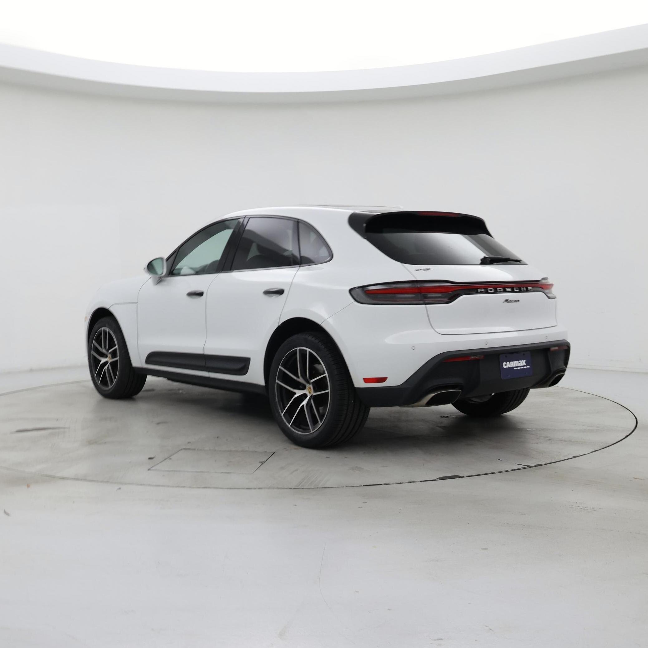 Thumbnail: 2023 Porsche Macan - 2
