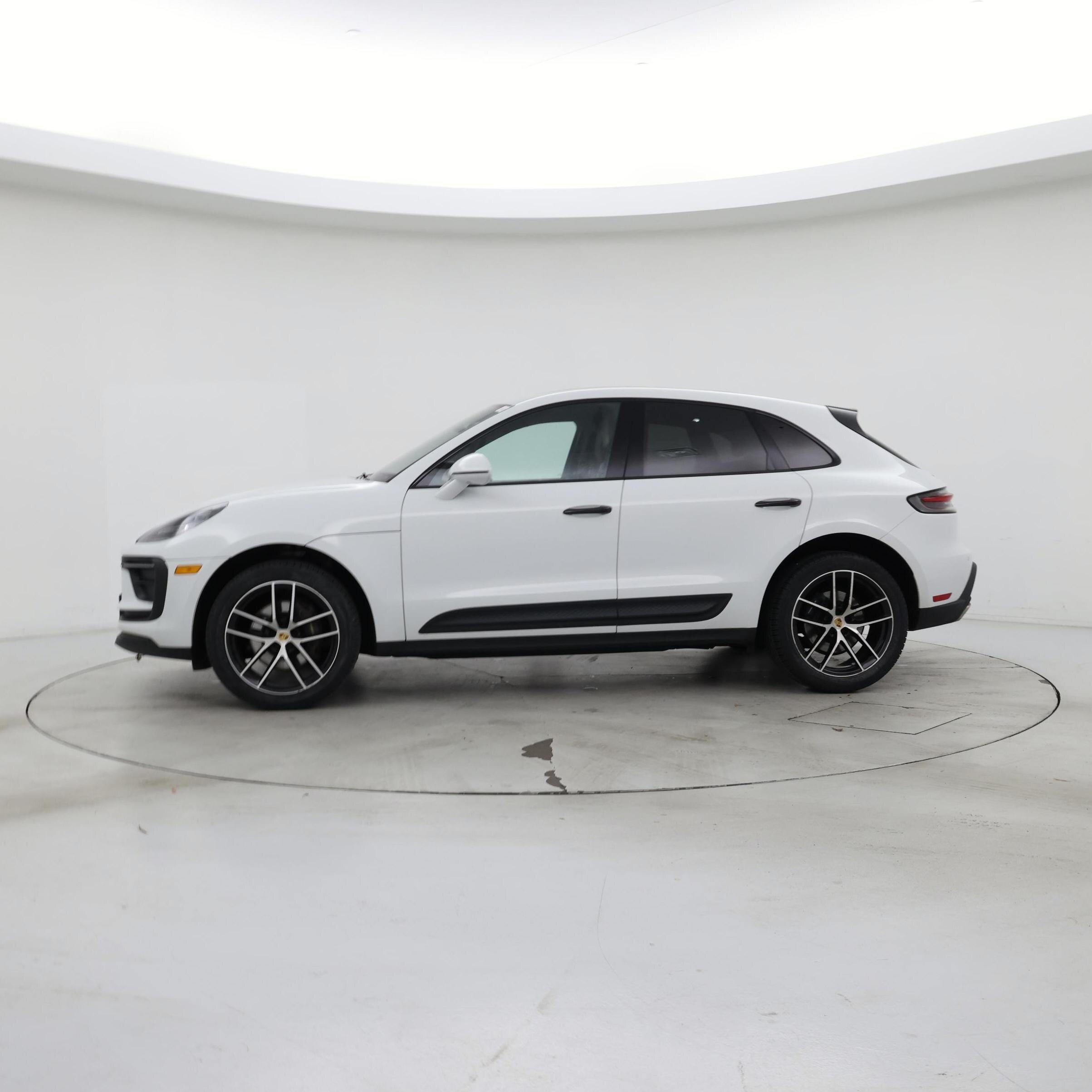 Thumbnail: 2023 Porsche Macan - 3