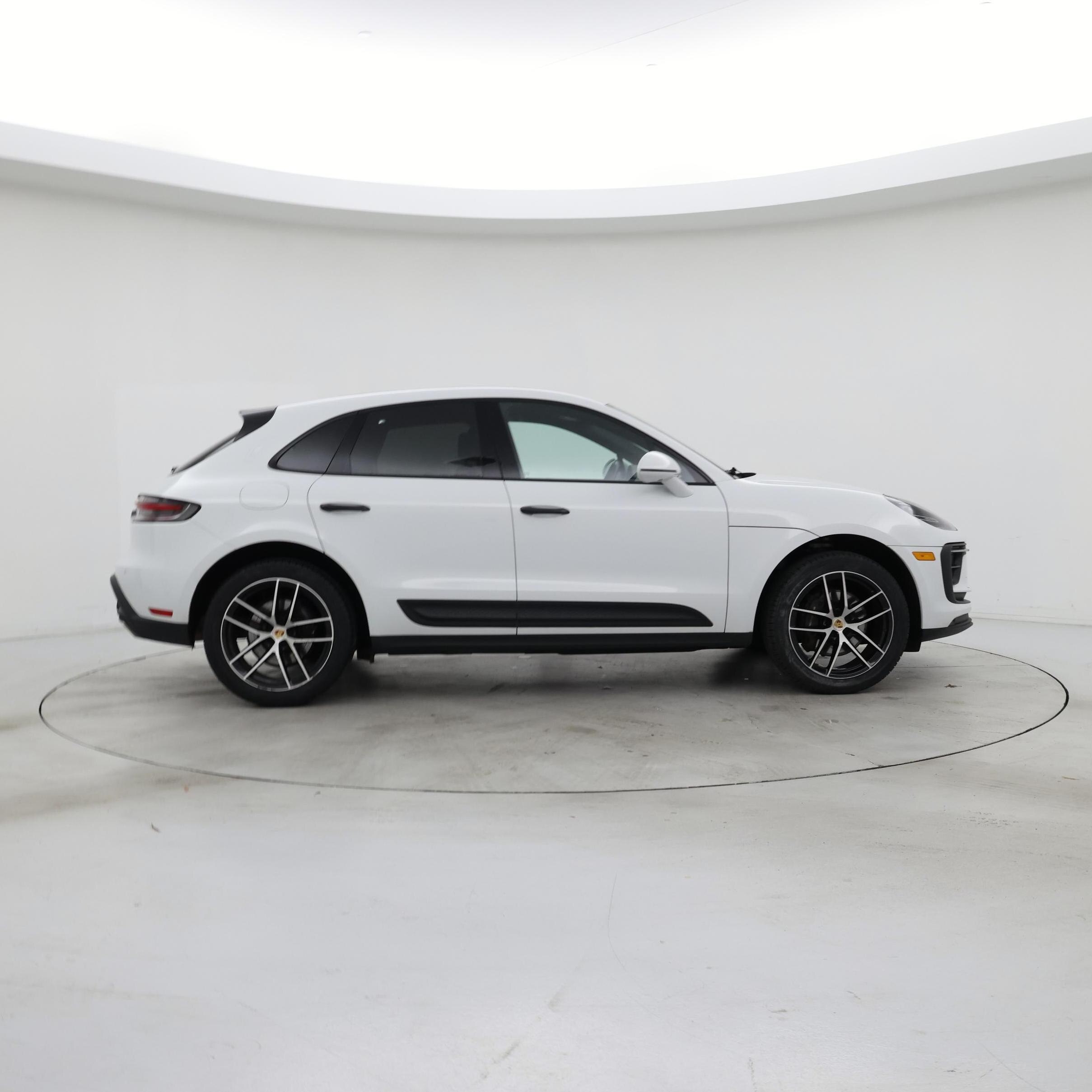 Thumbnail: 2023 Porsche Macan - 7