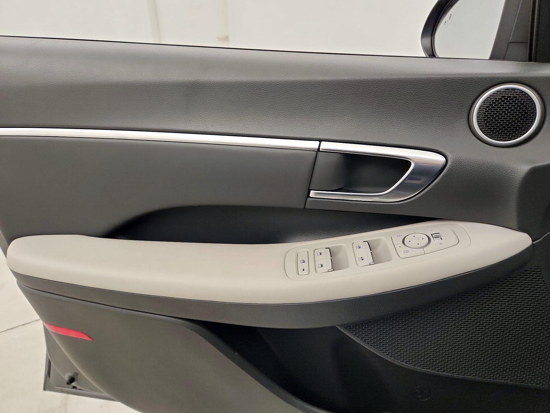 Thumbnail: 2023 Hyundai Sonata - 12