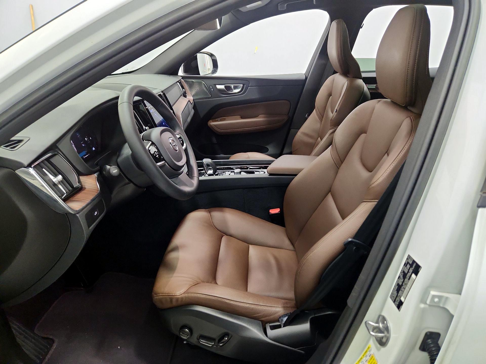 Thumbnail: 2023 Volvo XC60 - 11