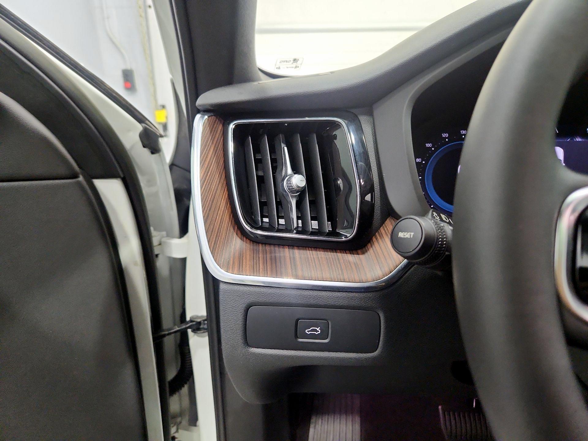 Thumbnail: 2023 Volvo XC60 - 13