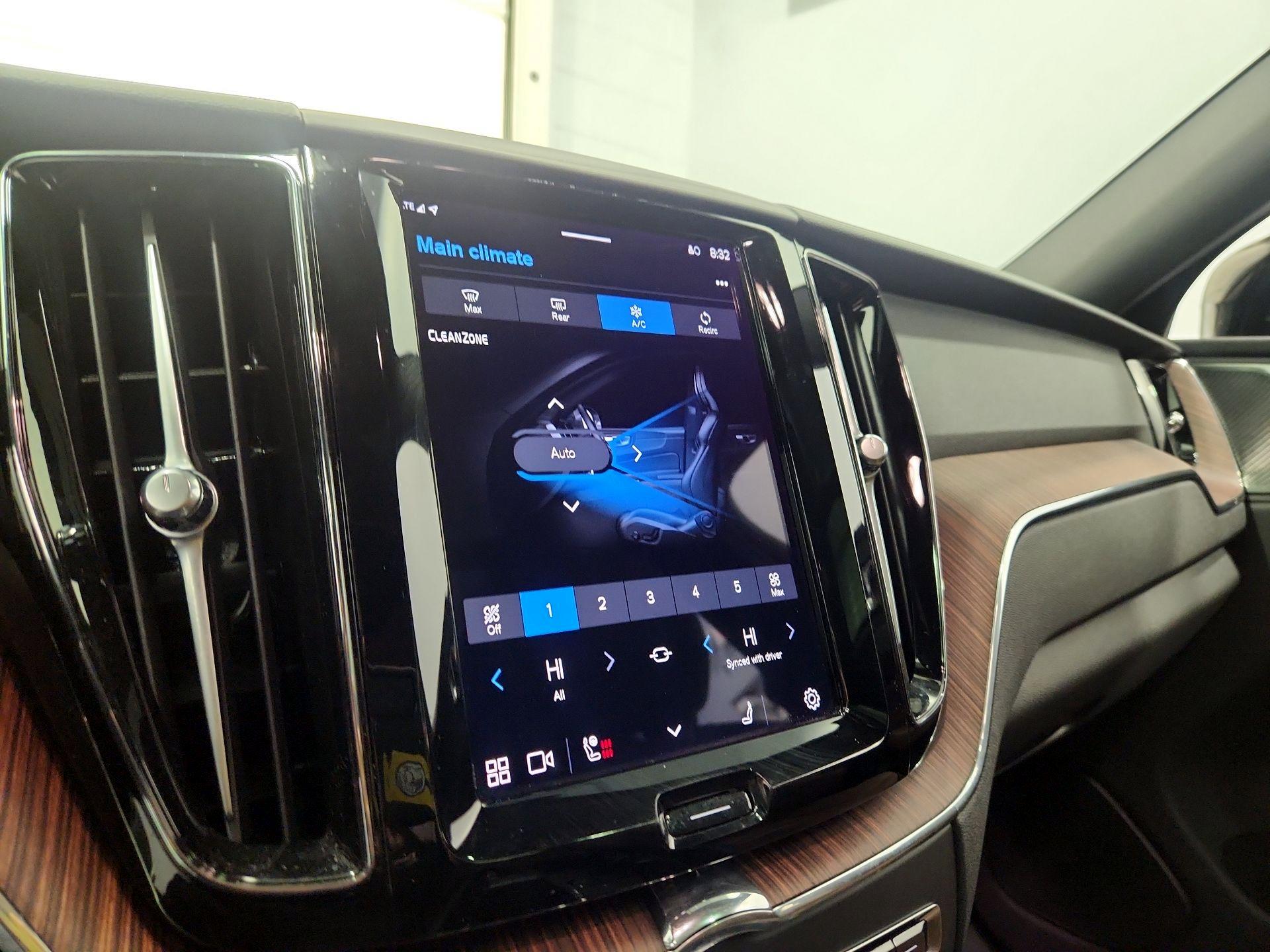 Thumbnail: 2023 Volvo XC60 - 17