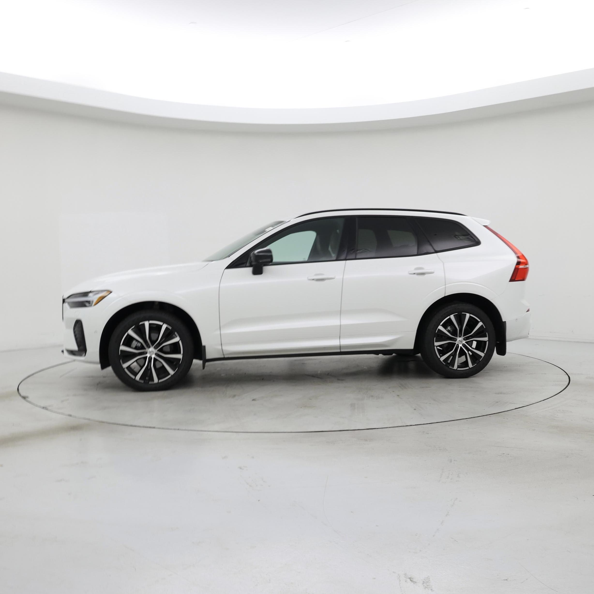 Thumbnail: 2023 Volvo XC60 - 3