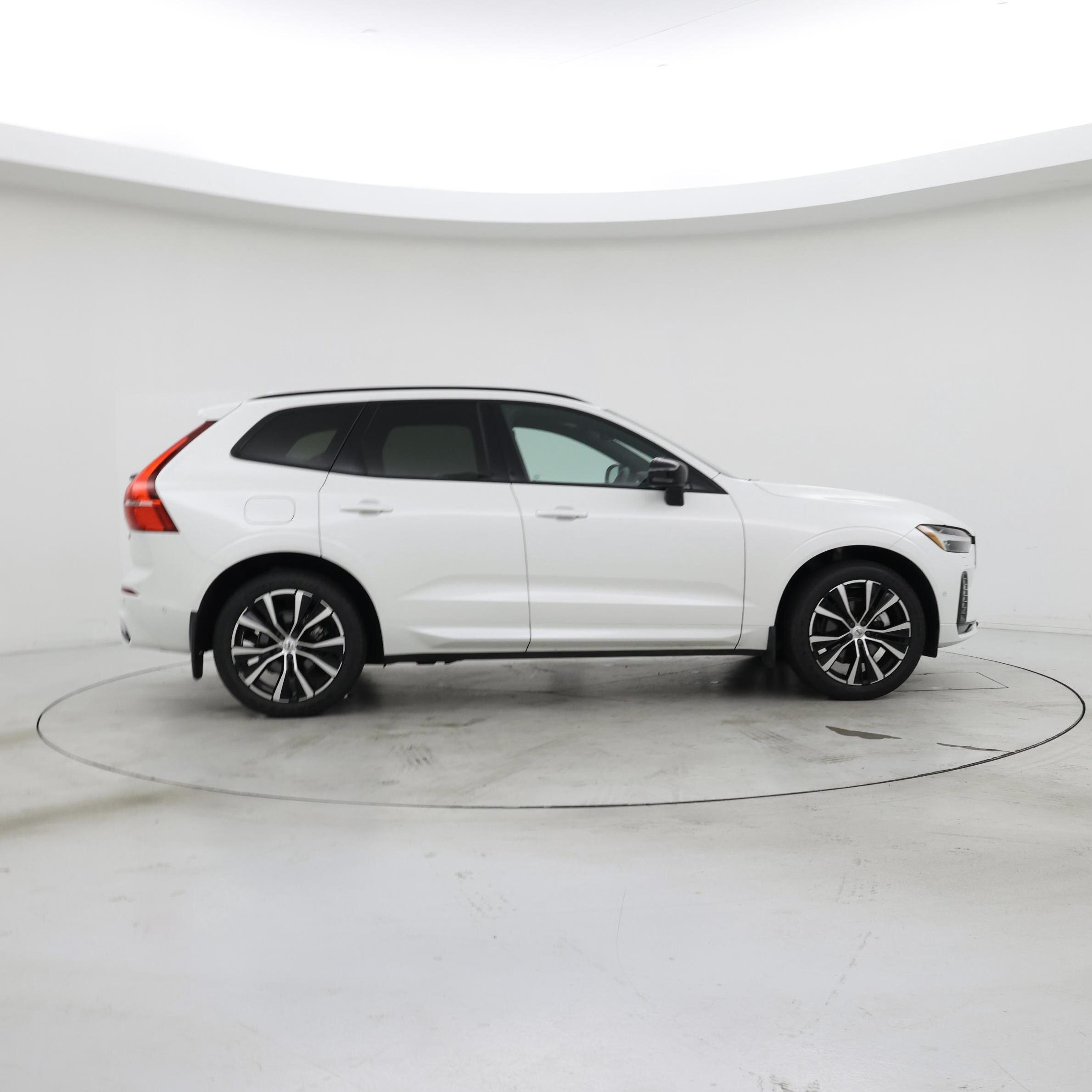 Thumbnail: 2023 Volvo XC60 - 7