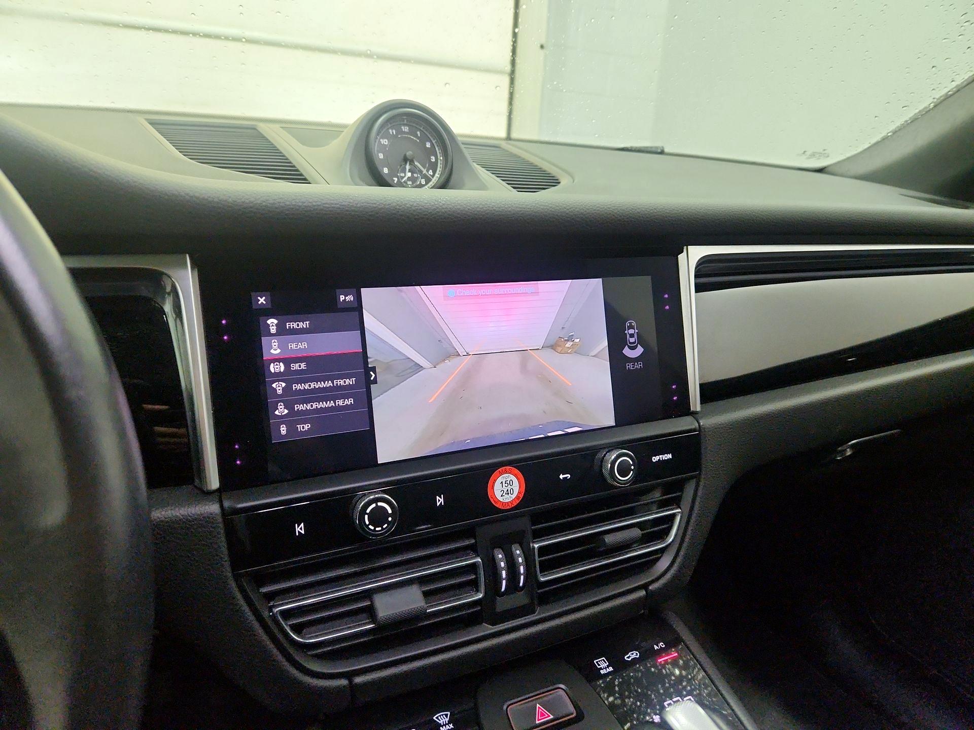 Thumbnail: 2023 Porsche Macan - 15