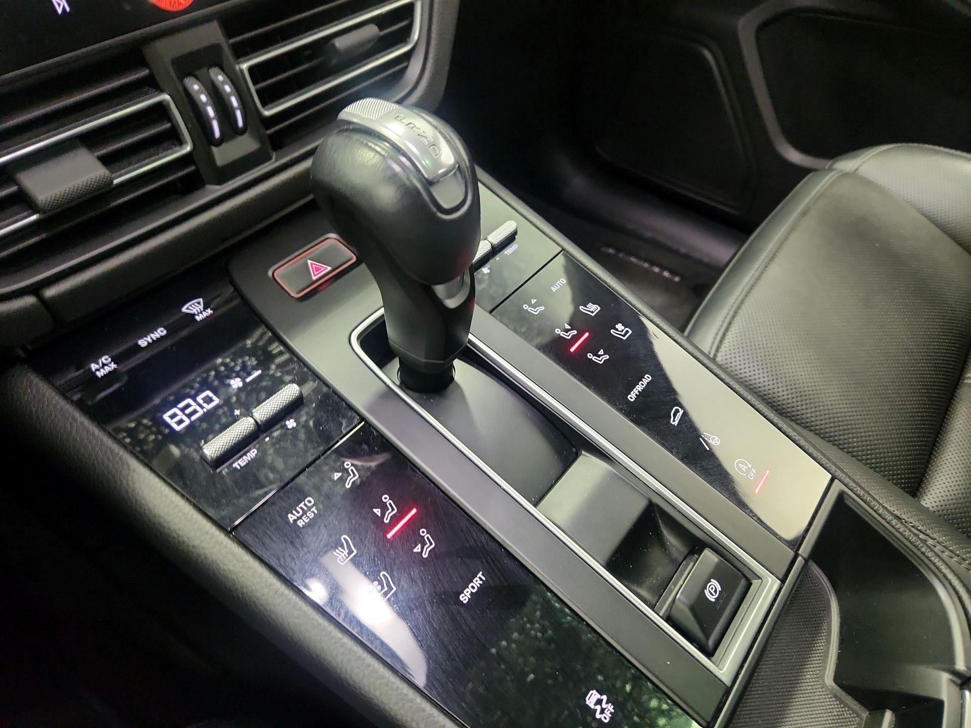 Thumbnail: 2023 Porsche Macan - 18