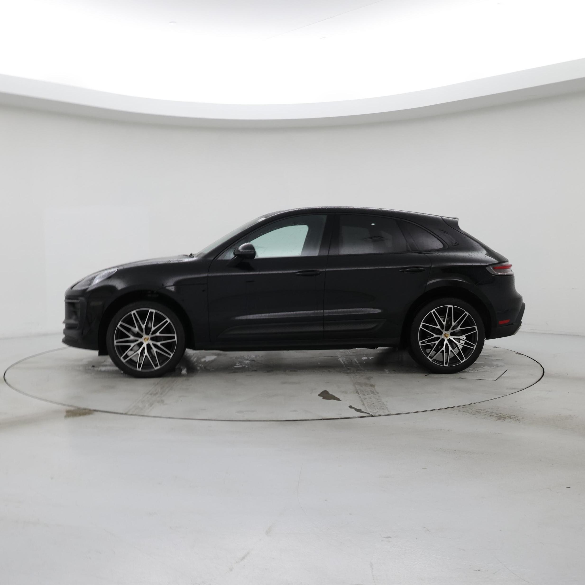 Thumbnail: 2023 Porsche Macan - 3