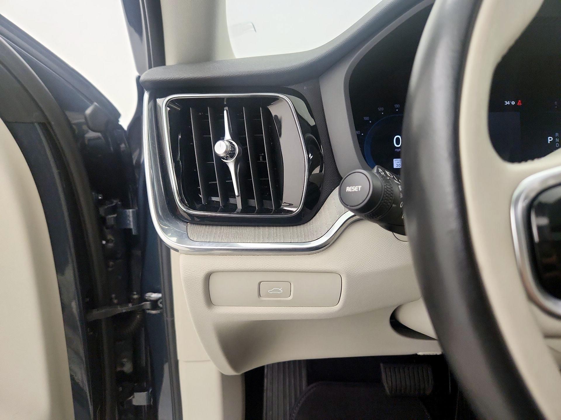 Thumbnail: 2023 Volvo S60 - 13