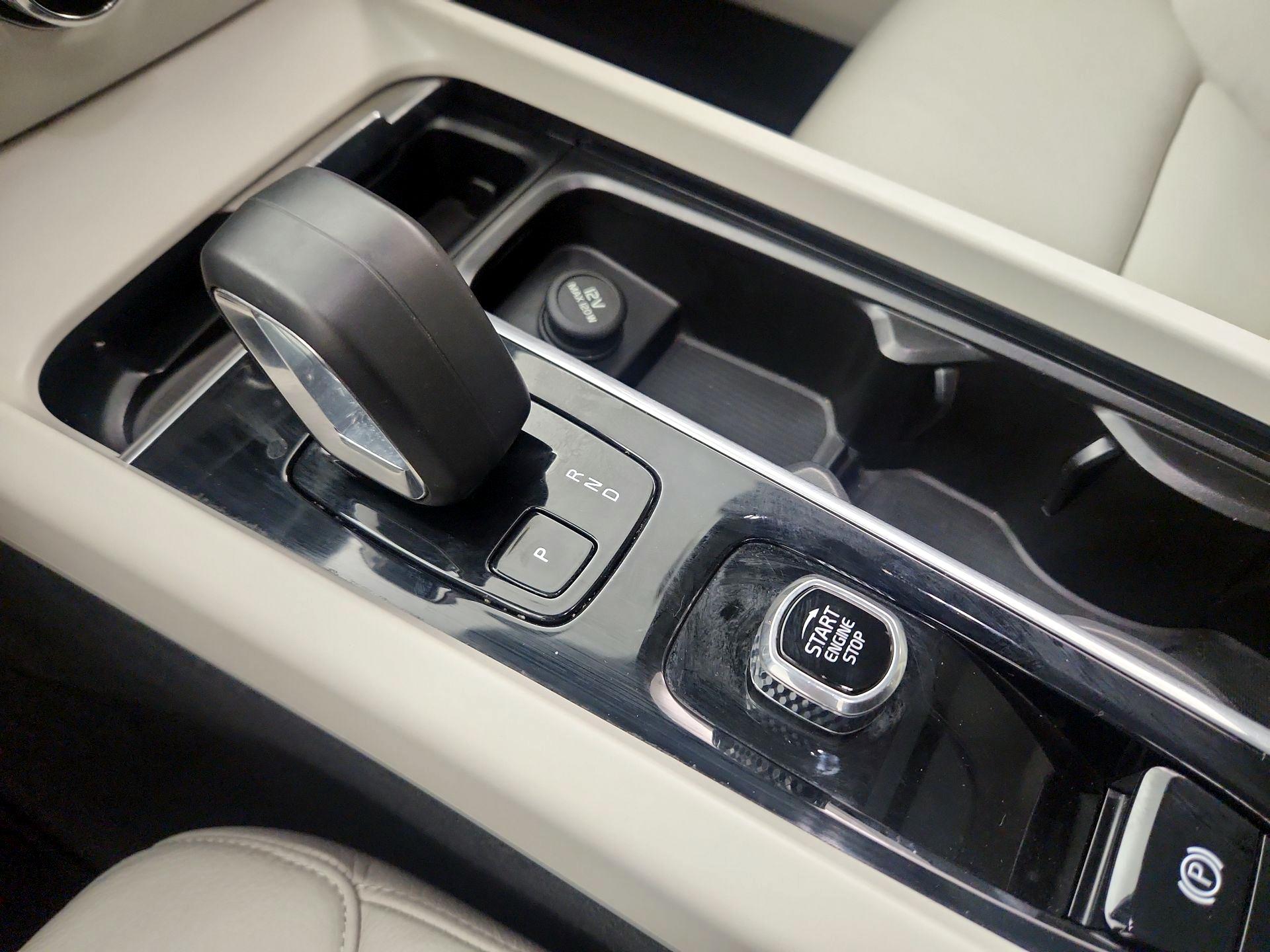 Thumbnail: 2023 Volvo S60 - 17