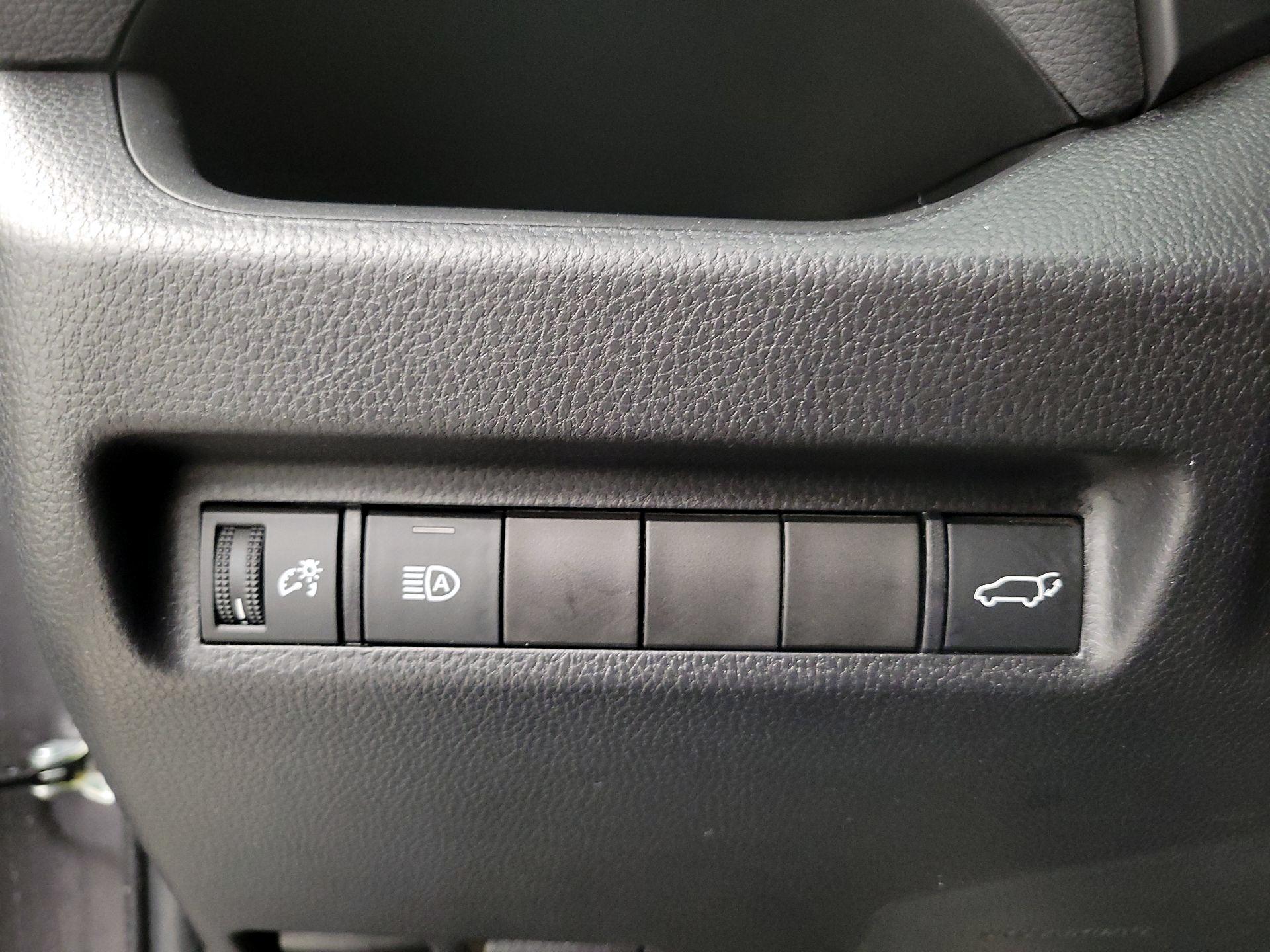 Thumbnail: 2022 Toyota RAV4 - 13