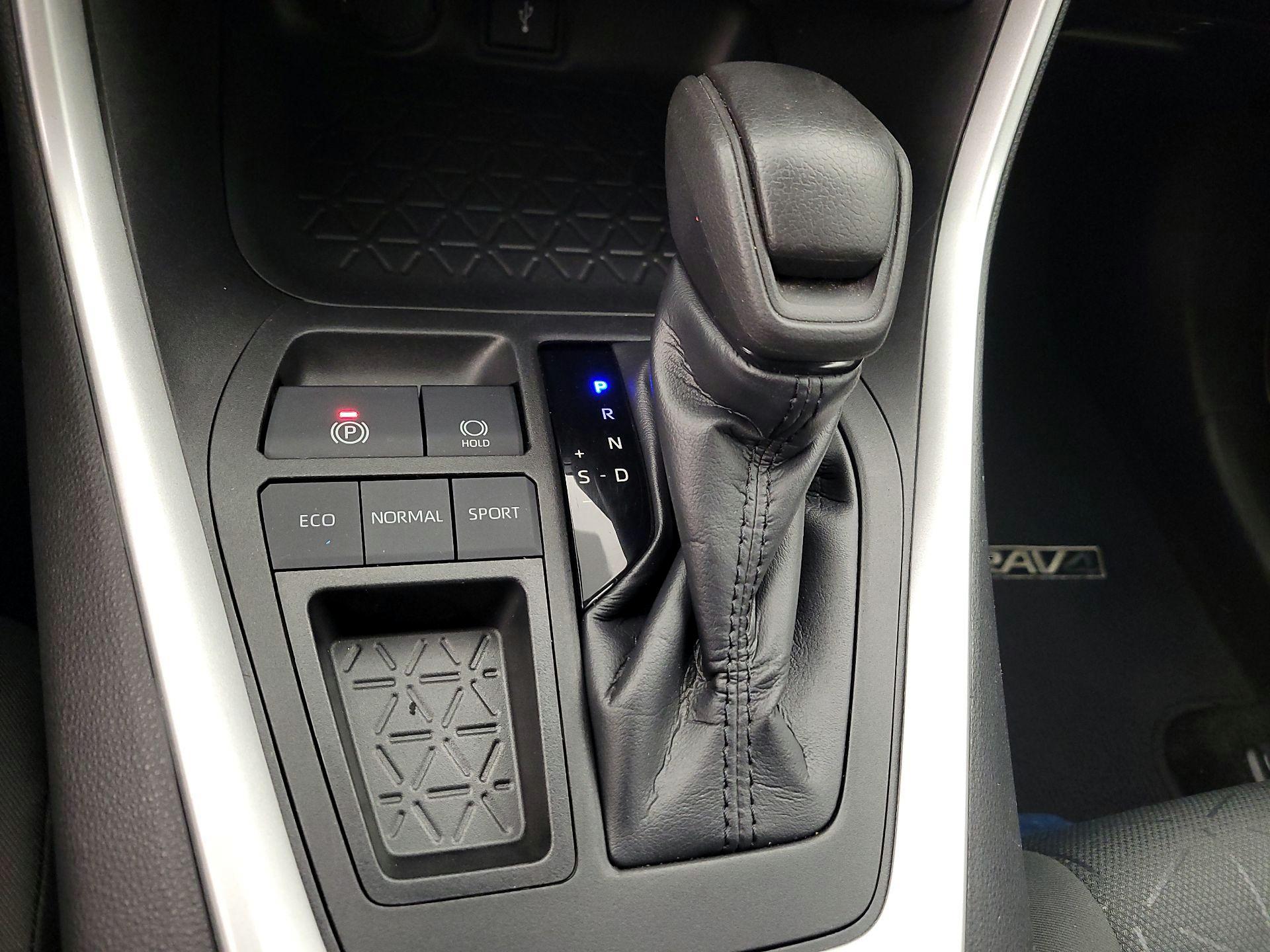 Thumbnail: 2022 Toyota RAV4 - 17