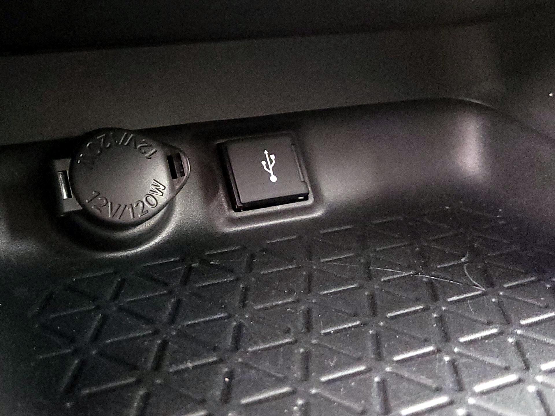 Thumbnail: 2022 Toyota RAV4 - 18