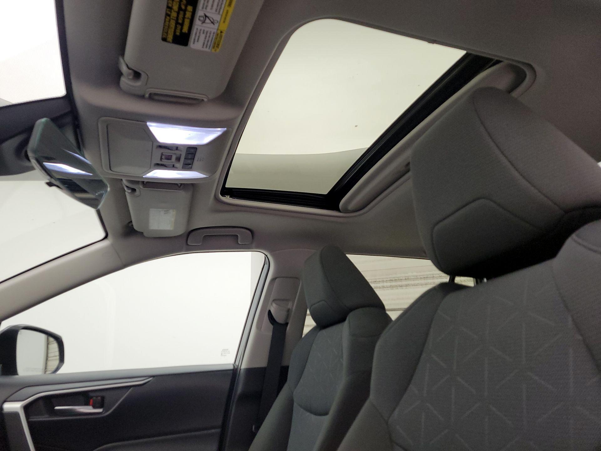 Thumbnail: 2022 Toyota RAV4 - 19