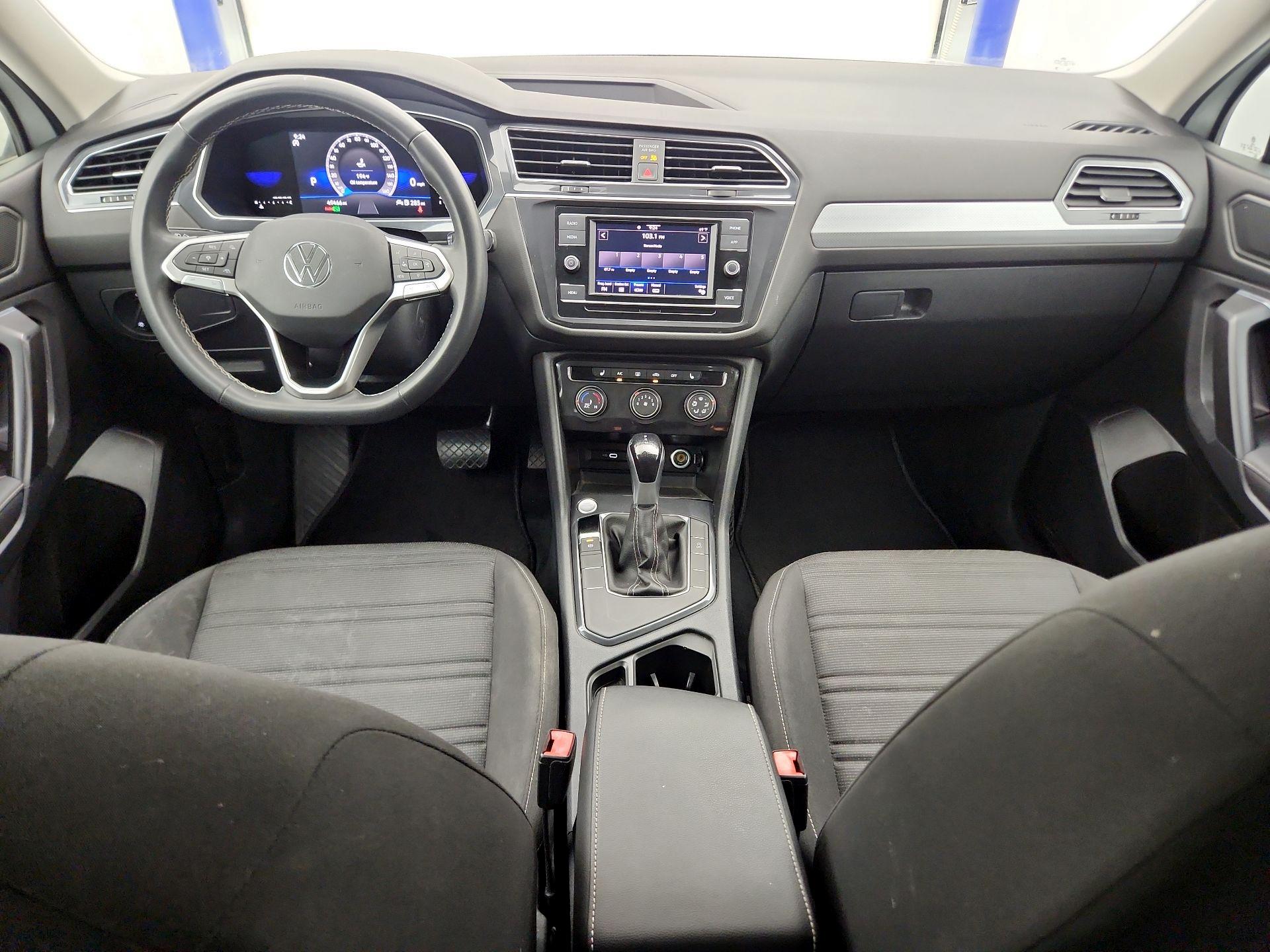 Thumbnail: 2023 Volkswagen Tiguan - 9