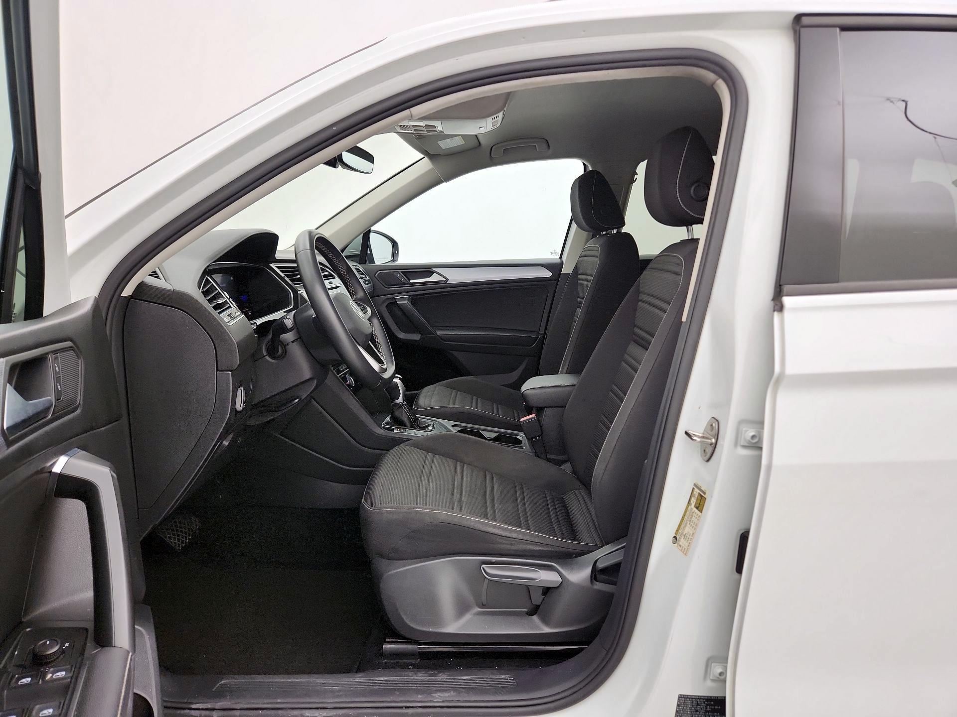 Thumbnail: 2023 Volkswagen Tiguan - 11