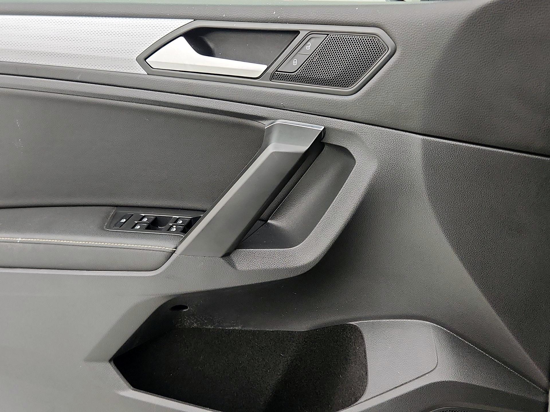 Thumbnail: 2023 Volkswagen Tiguan - 12