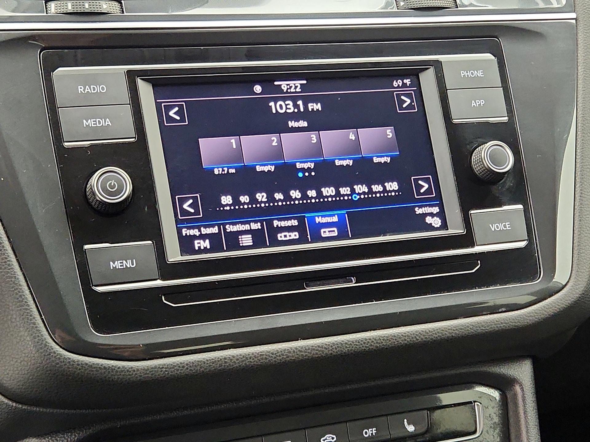 Thumbnail: 2023 Volkswagen Tiguan - 15