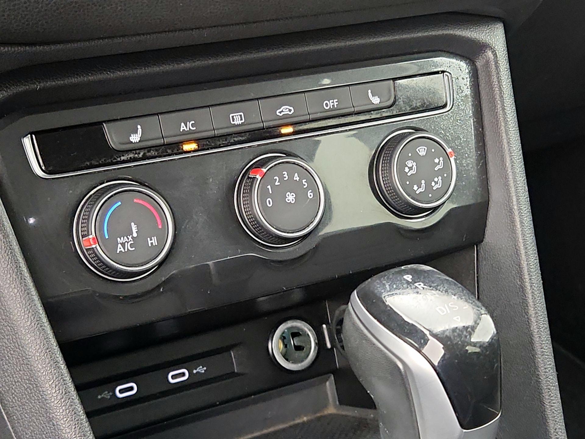 Thumbnail: 2023 Volkswagen Tiguan - 16