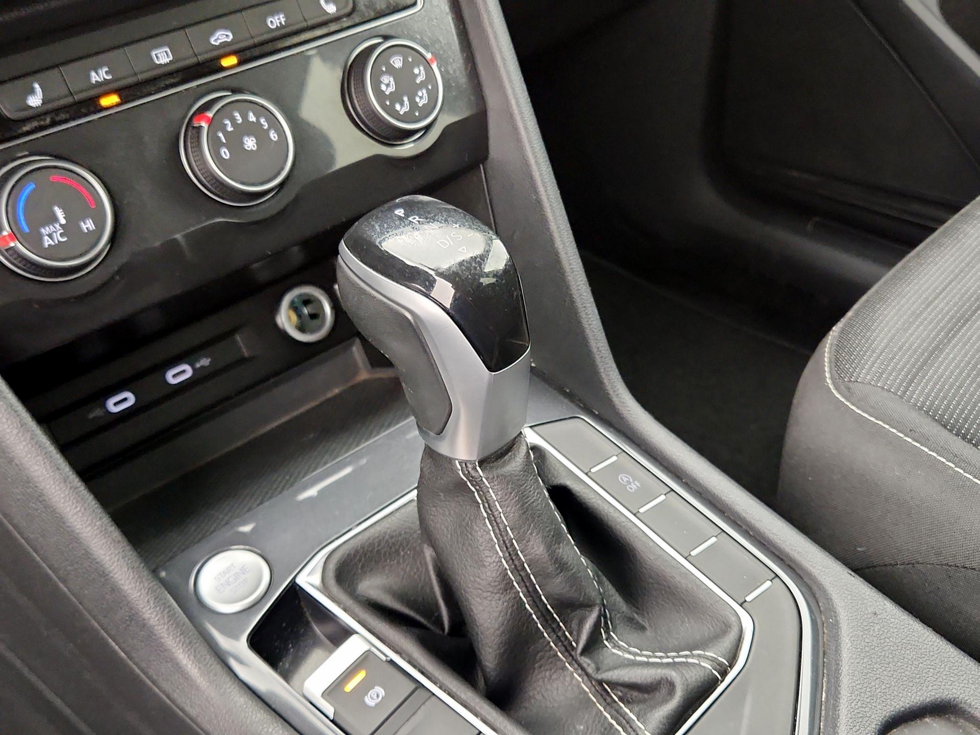 Thumbnail: 2023 Volkswagen Tiguan - 17