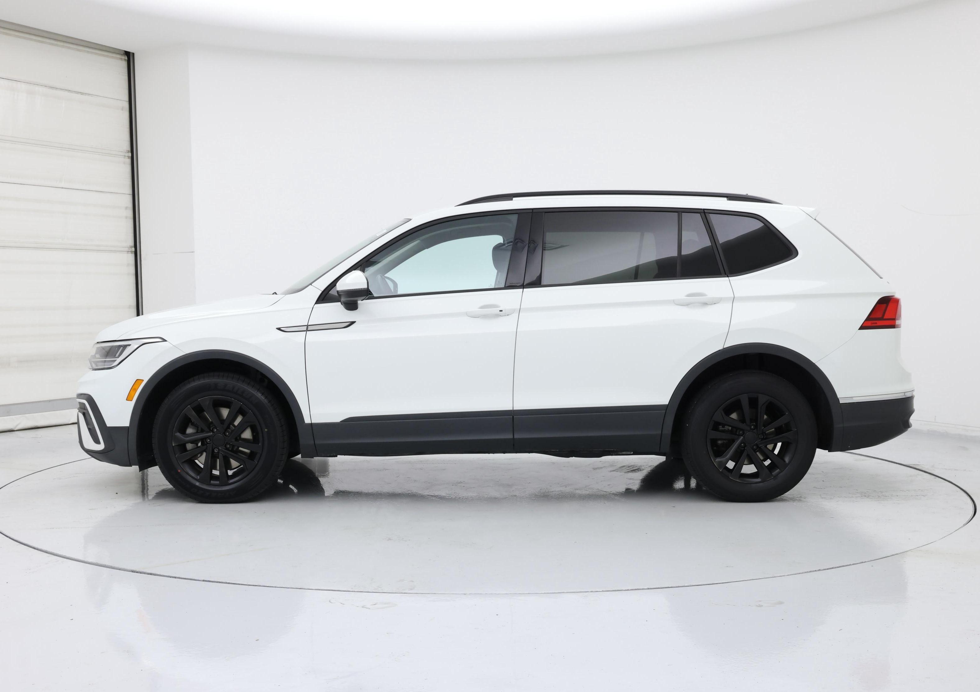 Thumbnail: 2023 Volkswagen Tiguan - 3