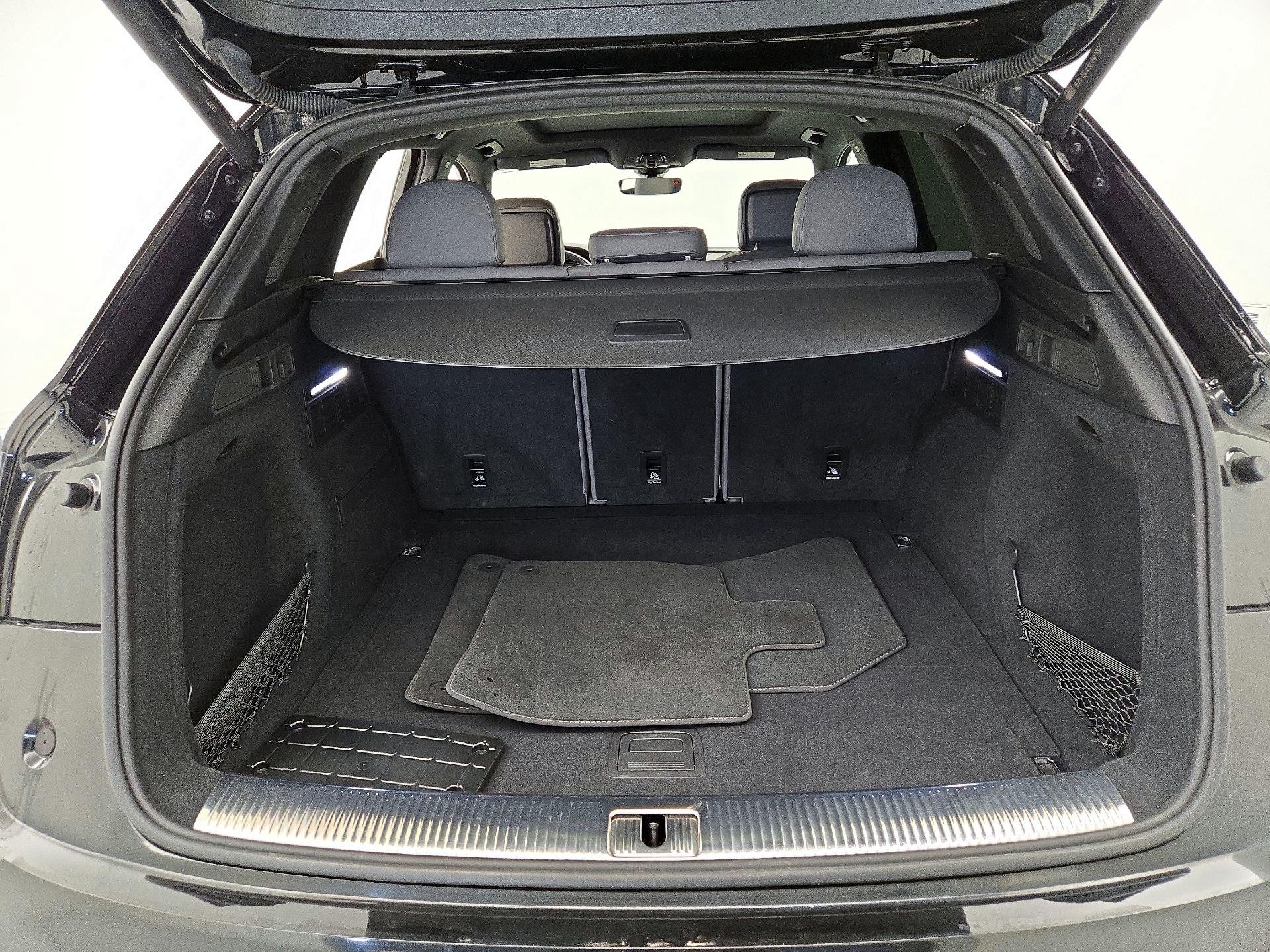 Thumbnail: 2022 Audi SQ5 - 20