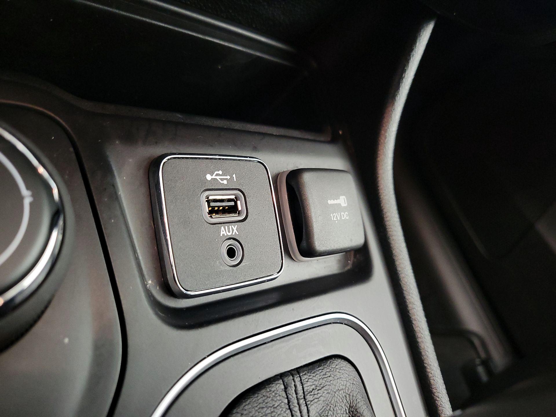 Thumbnail: 2021 Jeep Cherokee - 18