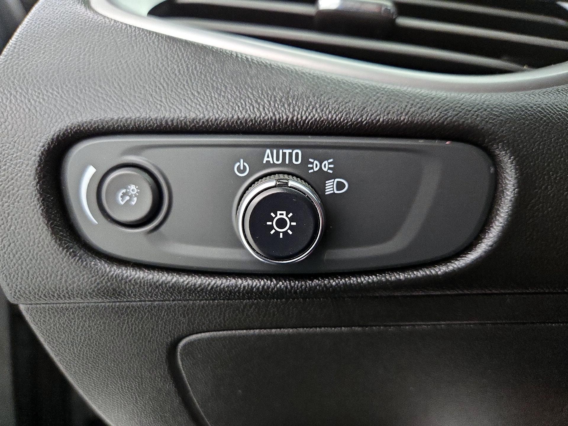 Thumbnail: 2020 Chevrolet Malibu - 13