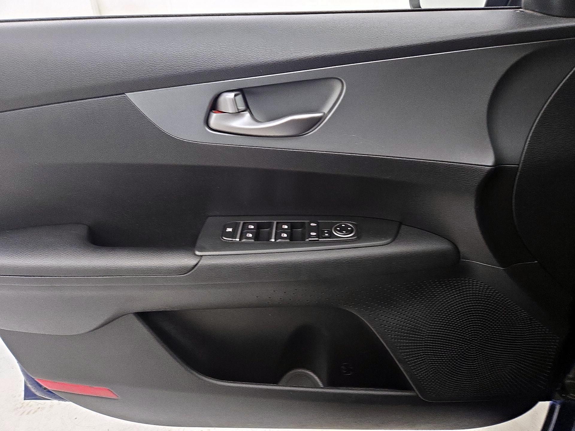 Thumbnail: 2021 Kia Forte - 12