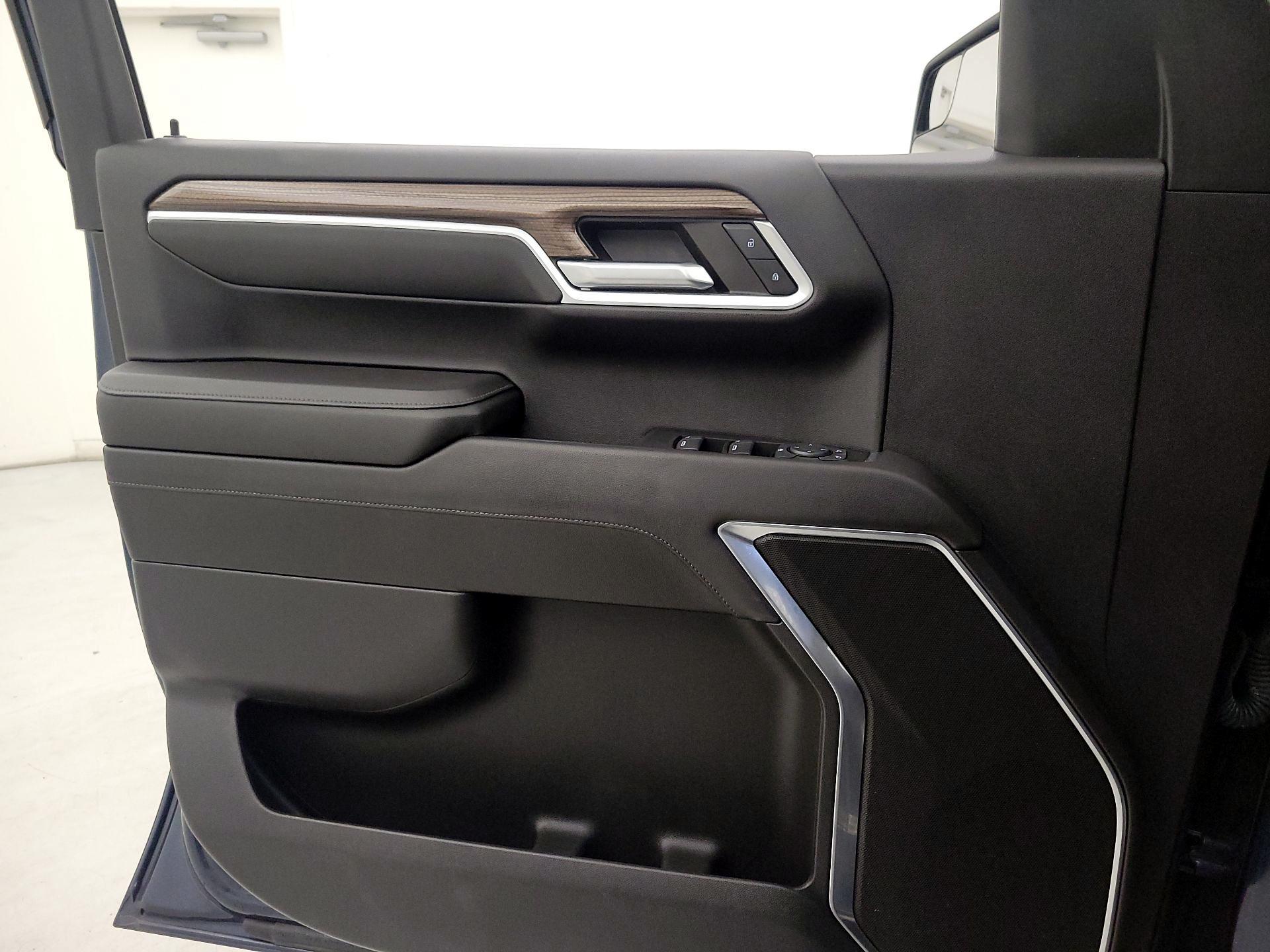 Thumbnail: 2022 Chevrolet Silverado 1500 - 12