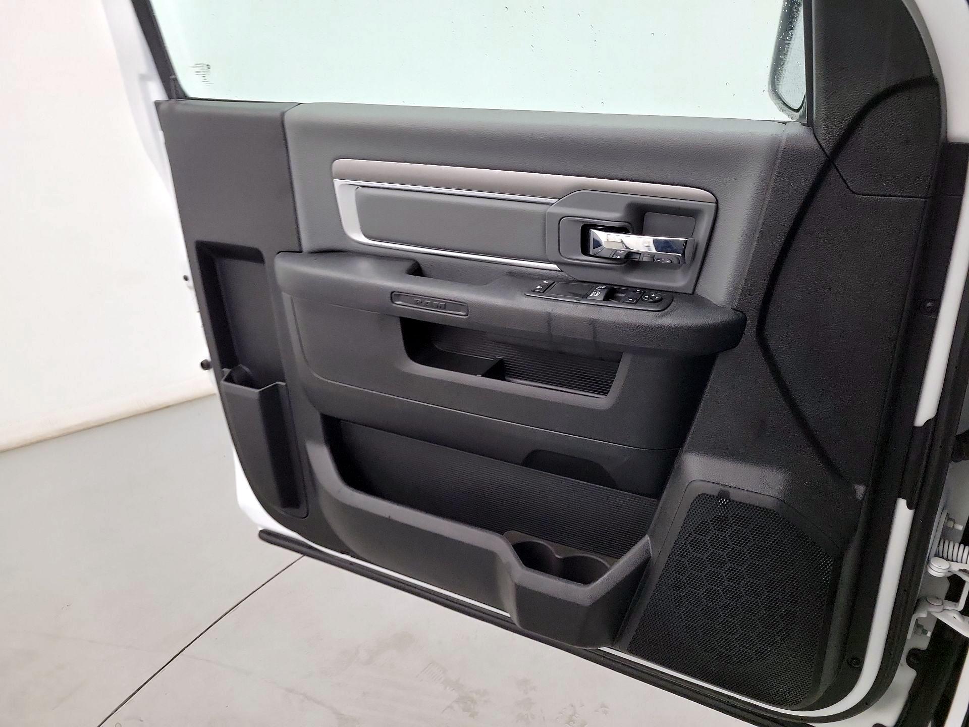 Thumbnail: 2022 RAM 1500 Classic - 10