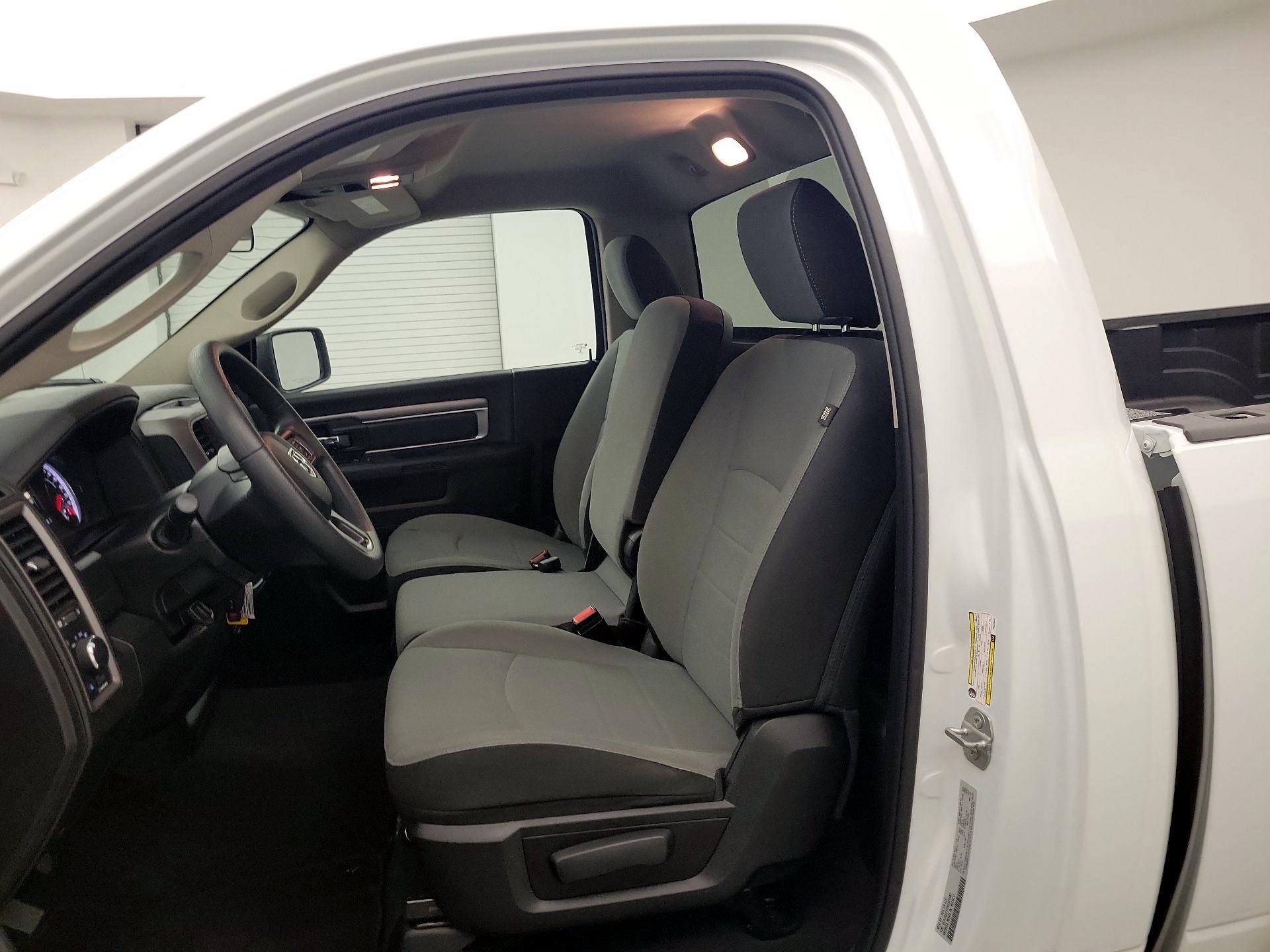 Thumbnail: 2022 RAM 1500 Classic - 9