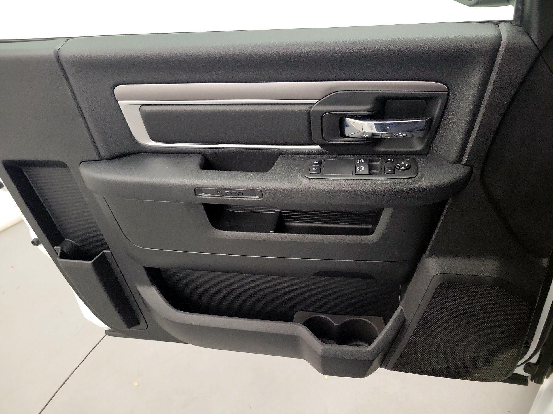 Thumbnail: 2022 RAM 1500 Classic - 10