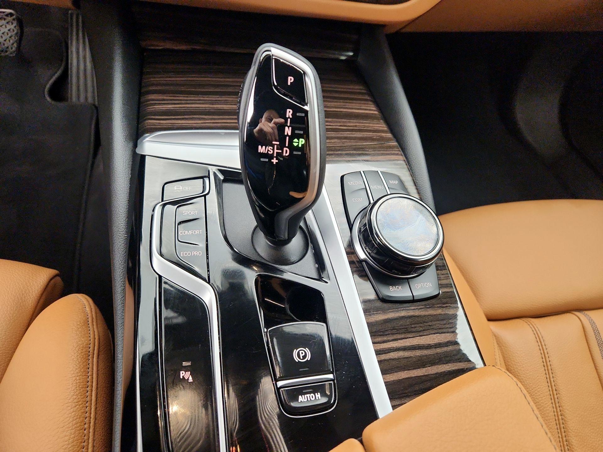 Thumbnail: 2023 BMW 5 Series - 18