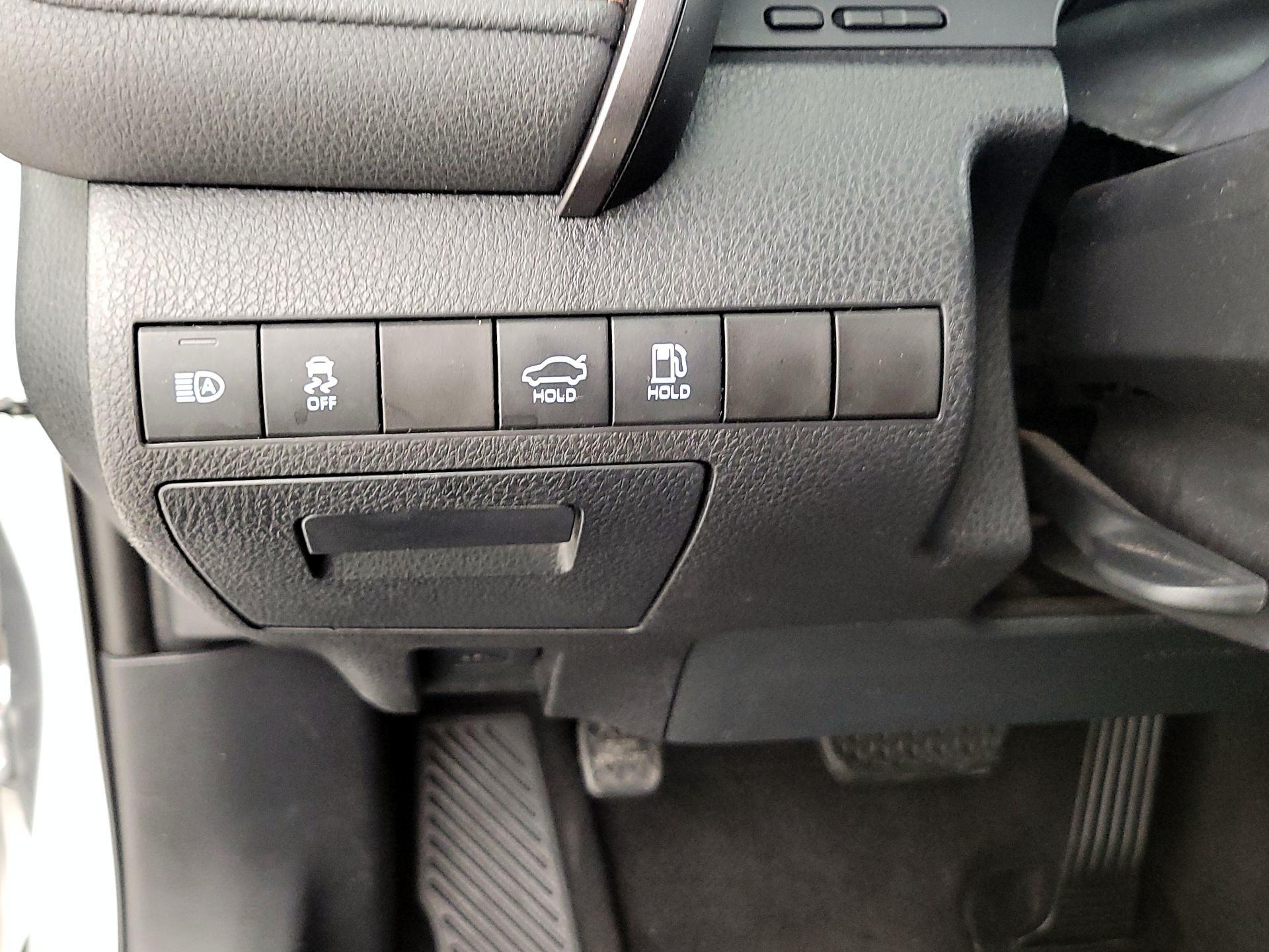 Thumbnail: 2020 Toyota Camry - 13