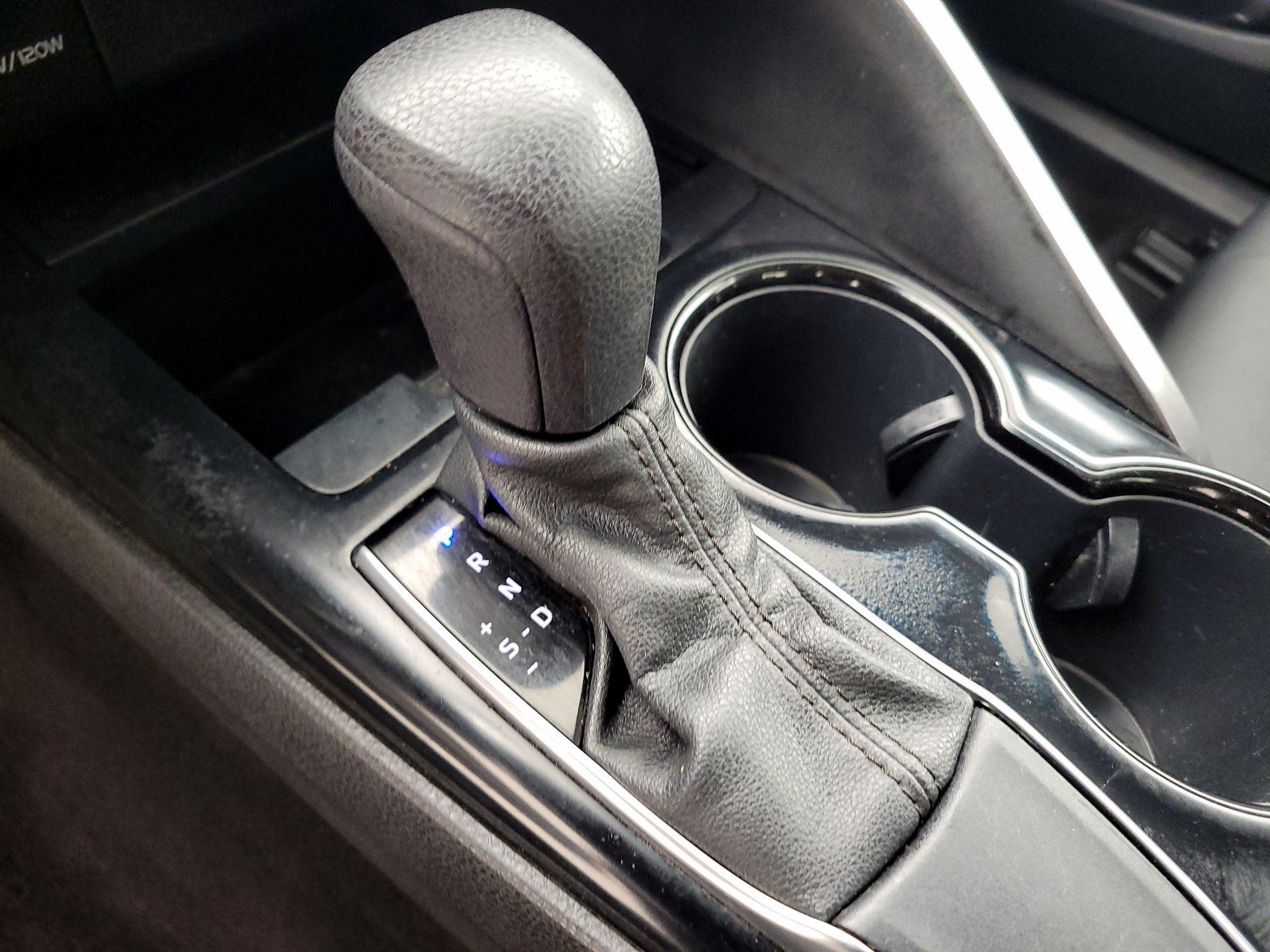 Thumbnail: 2020 Toyota Camry - 17