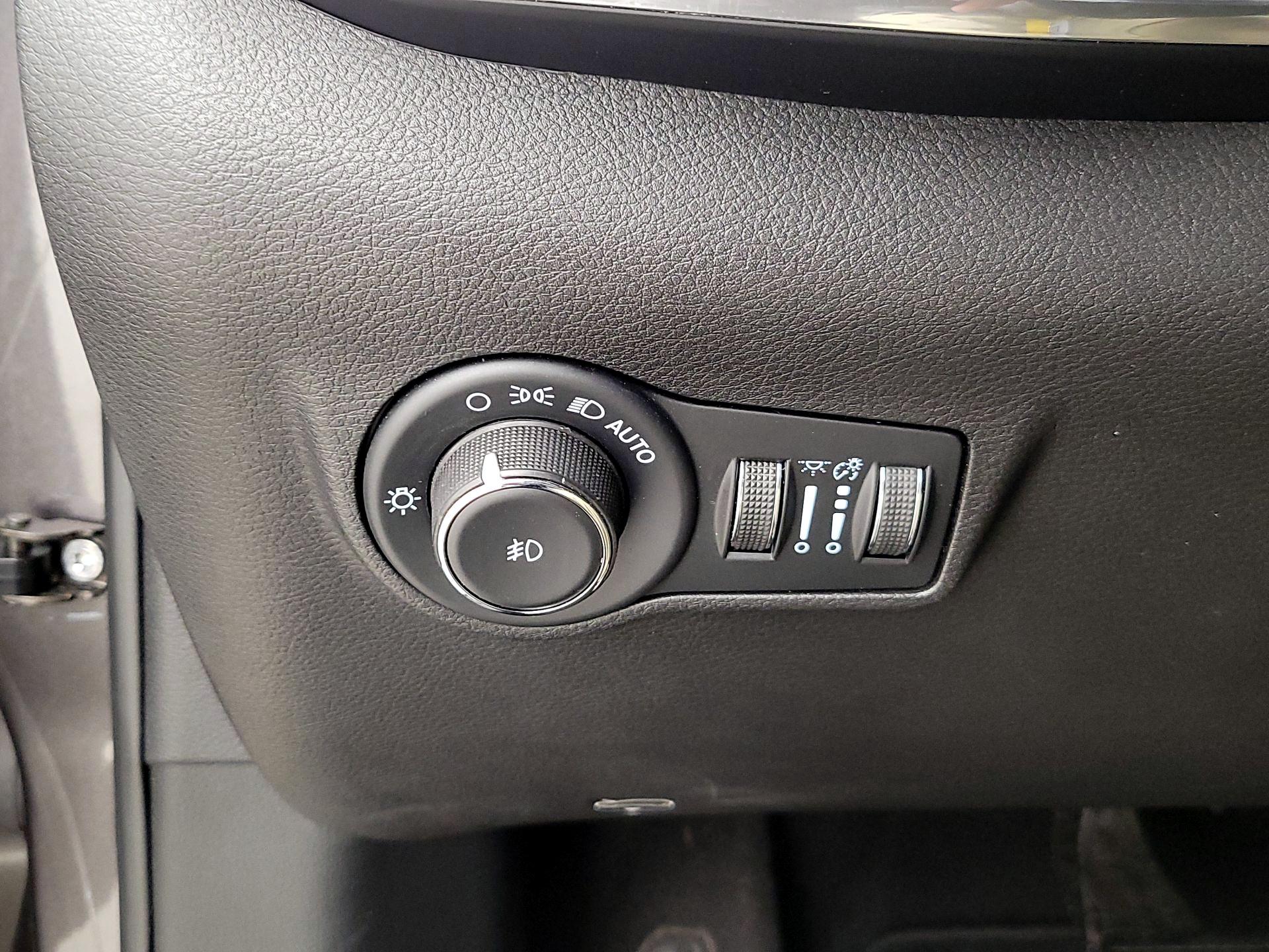 Thumbnail: 2023 Jeep Compass - 13