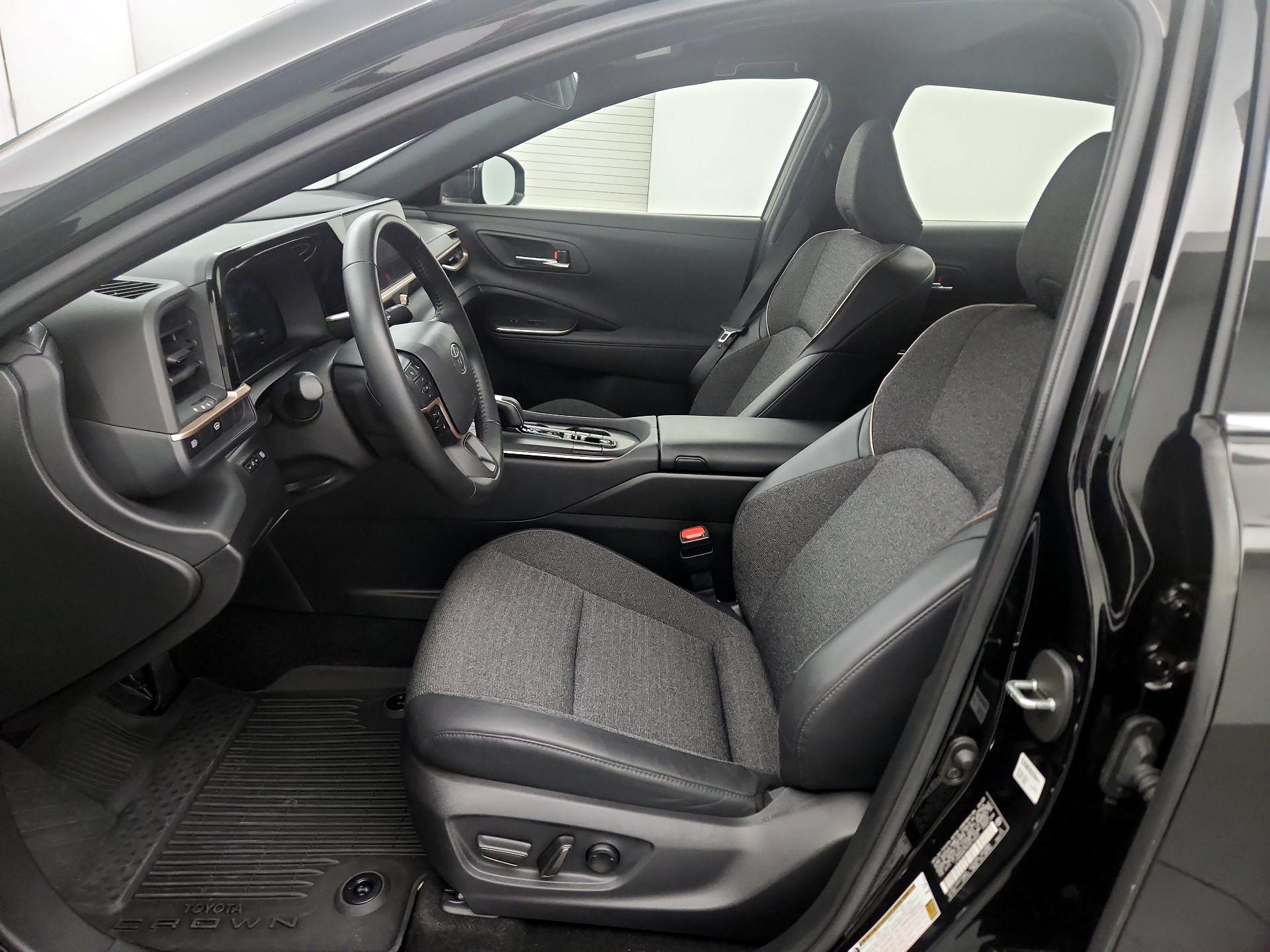 Thumbnail: 2023 Toyota Crown - 9