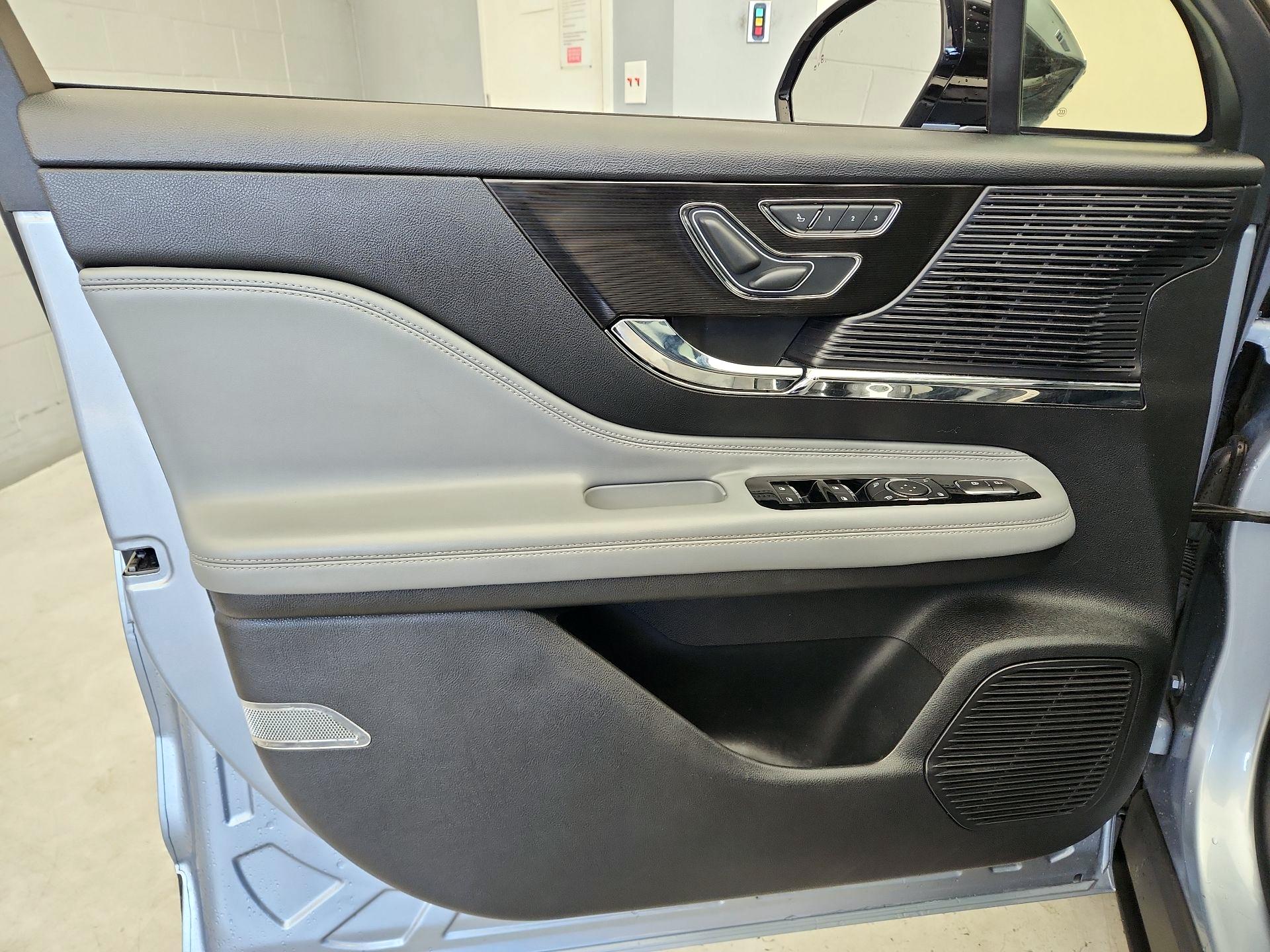 Thumbnail: 2022 Lincoln Corsair - 12