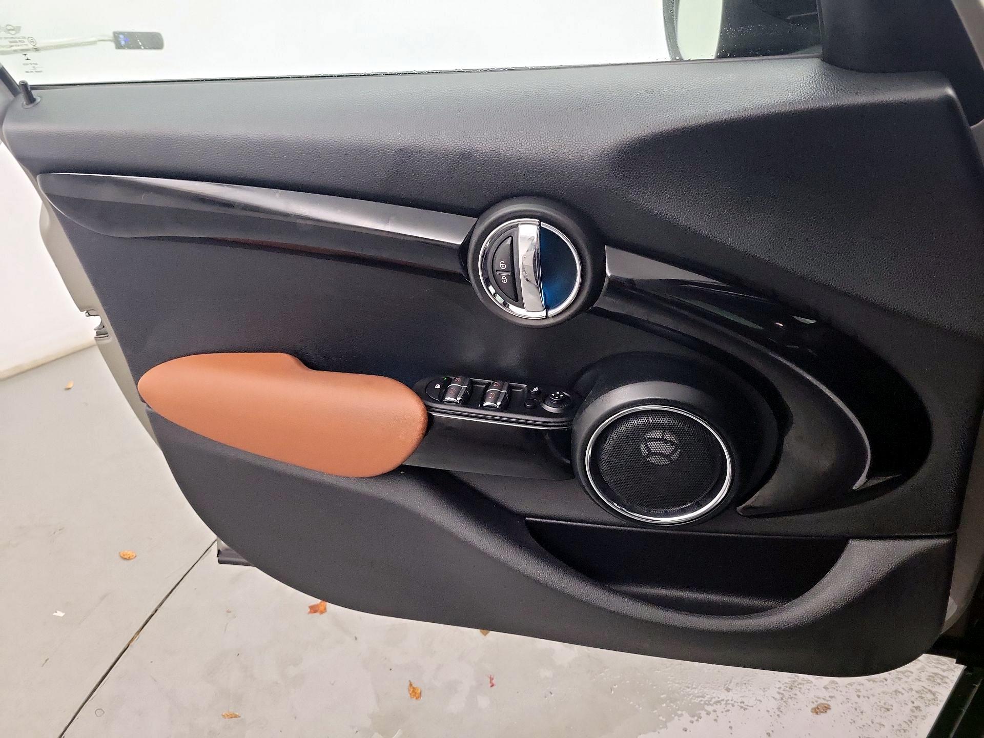 Thumbnail: 2021 MINI Cooper Hardtop - 10