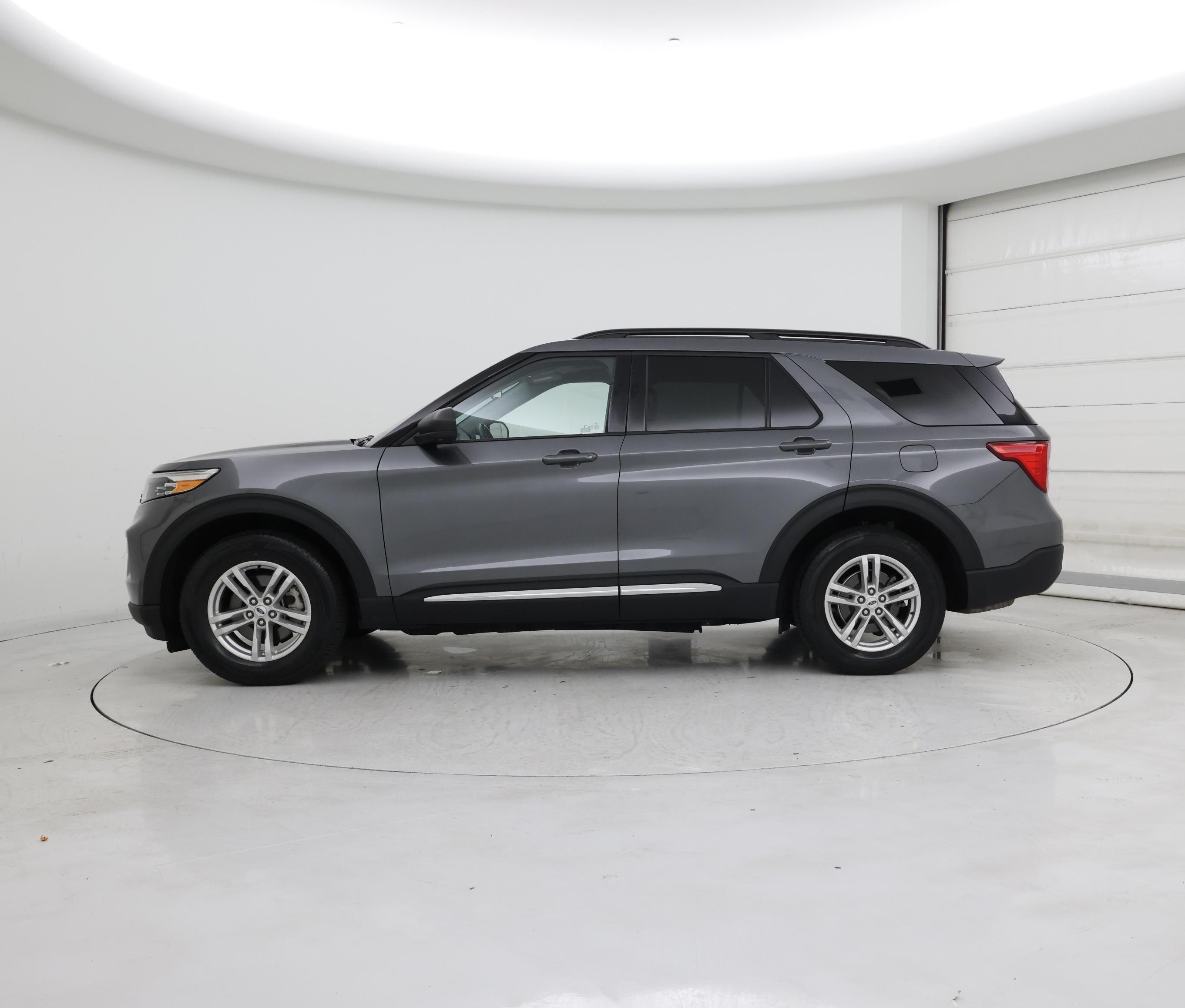 Thumbnail: 2022 Ford Explorer - 3