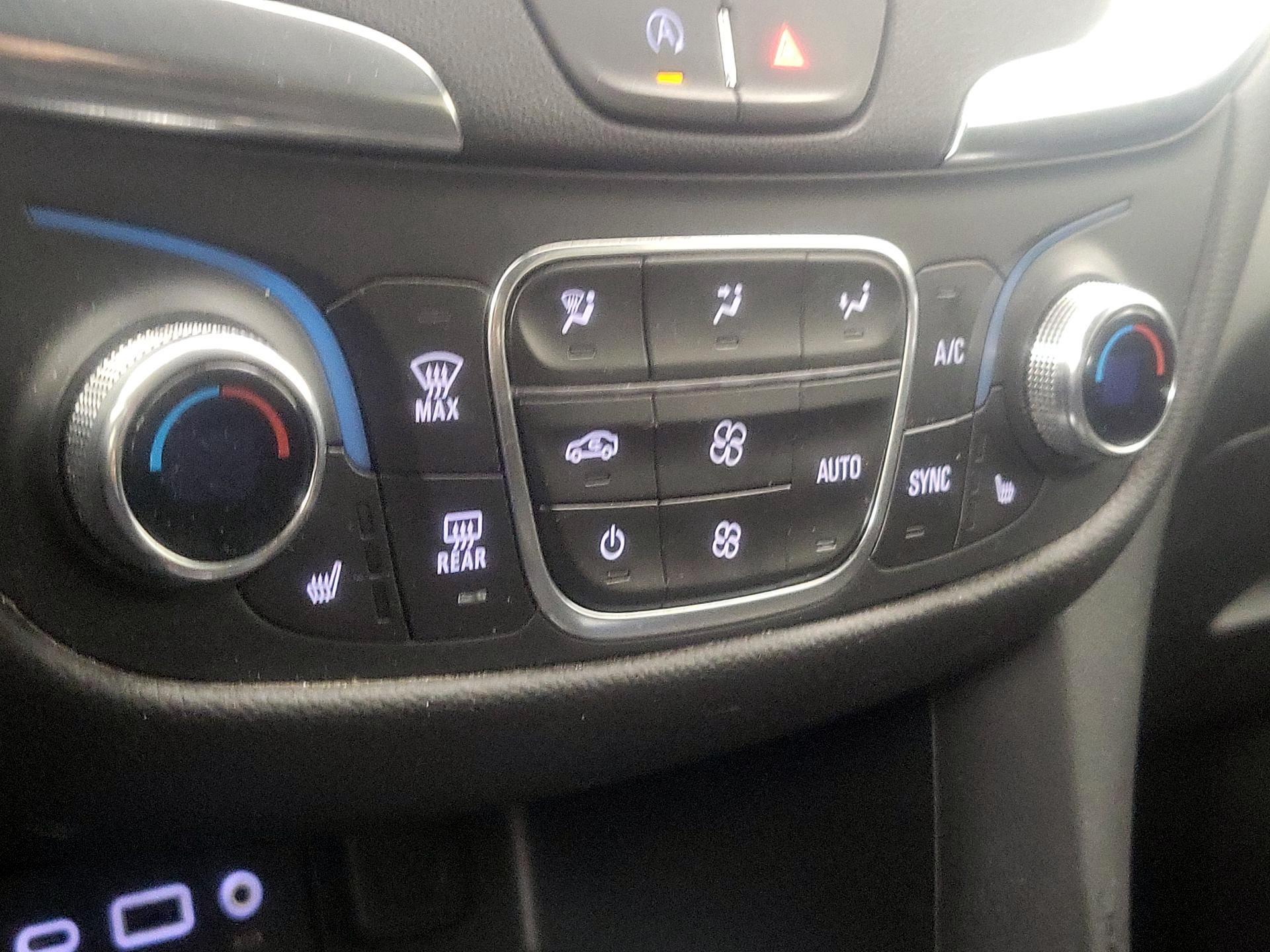 Thumbnail: 2022 Chevrolet Equinox - 16