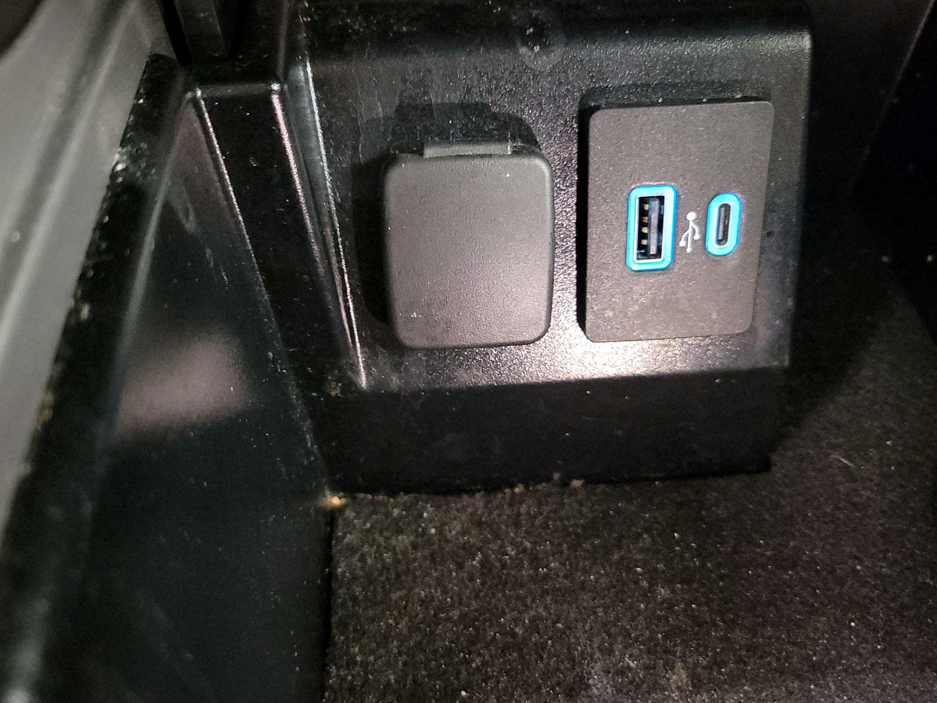 Thumbnail: 2022 Ford Explorer - 19