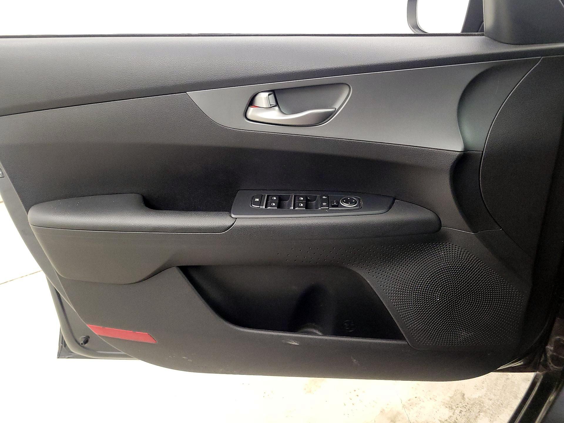 Thumbnail: 2021 Kia Forte - 12