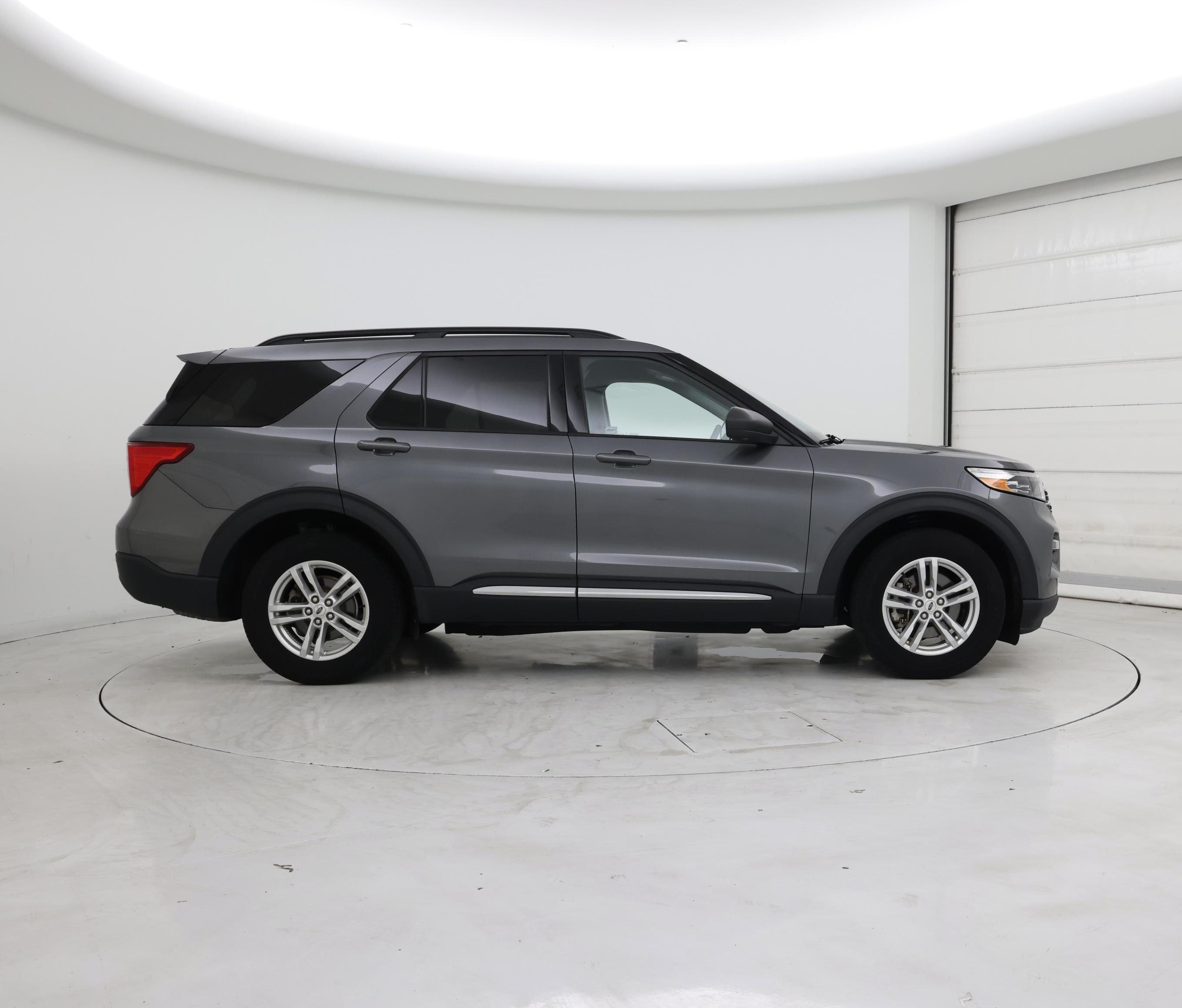 Thumbnail: 2022 Ford Explorer - 7