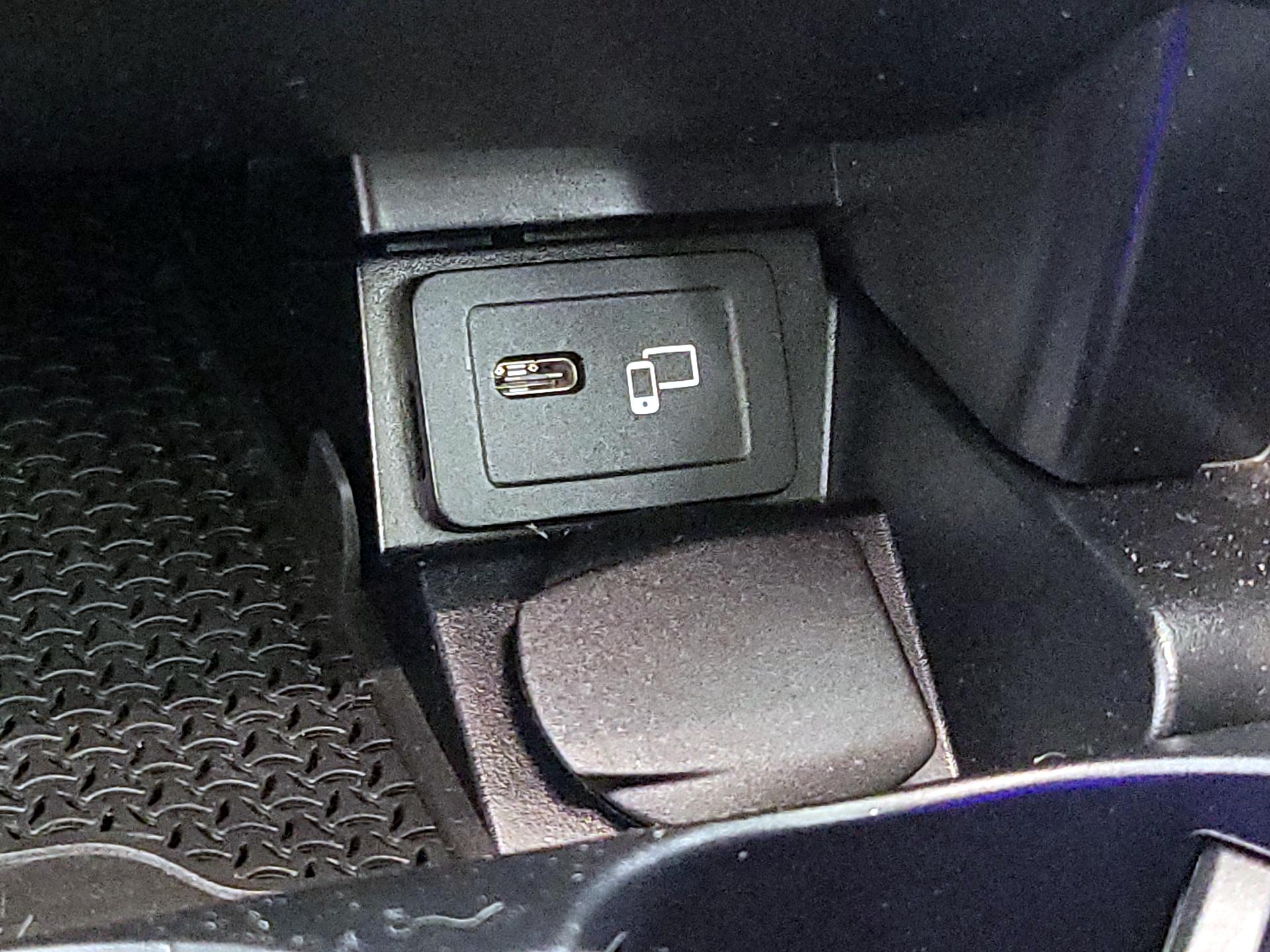 Thumbnail: 2022 Mercedes-Benz E-Class - 19