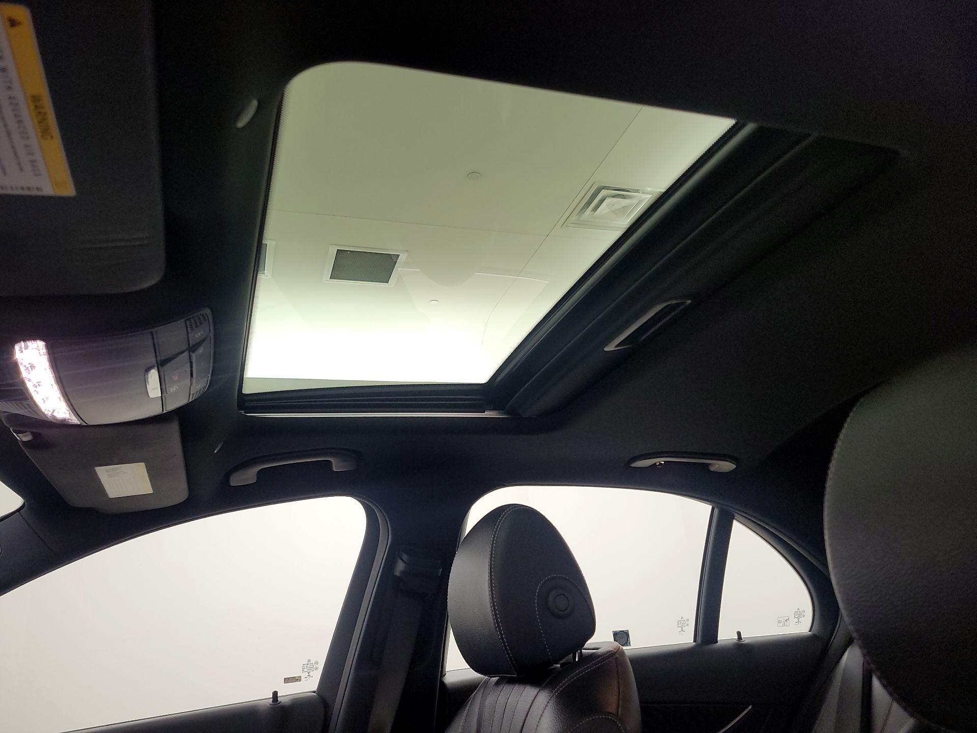 Thumbnail: 2022 Mercedes-Benz E-Class - 20