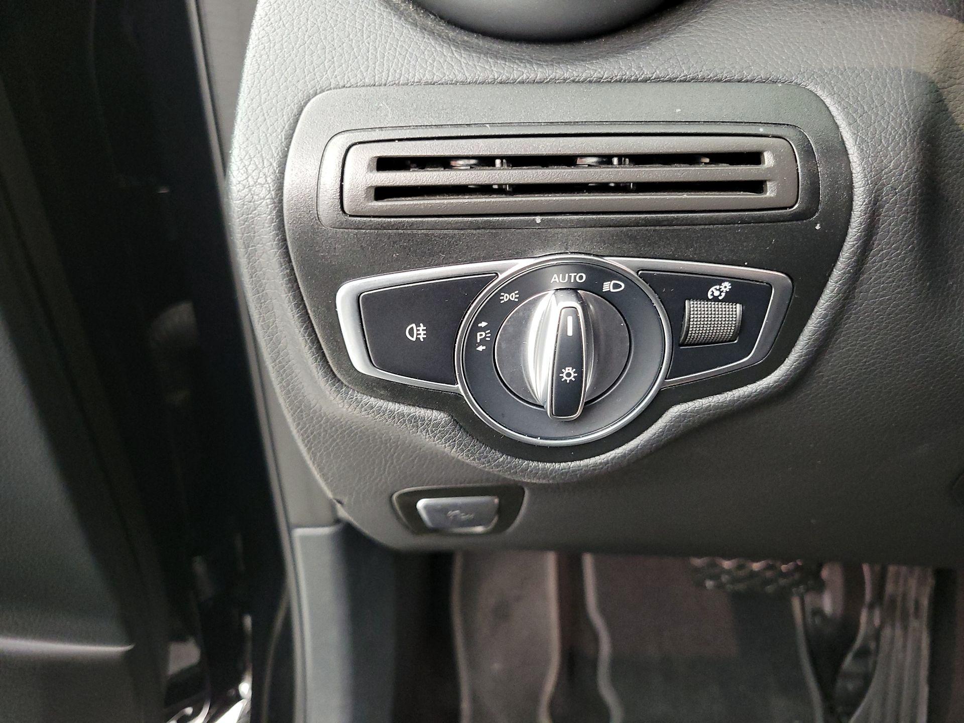 Thumbnail: 2022 Mercedes-Benz GLC - 13