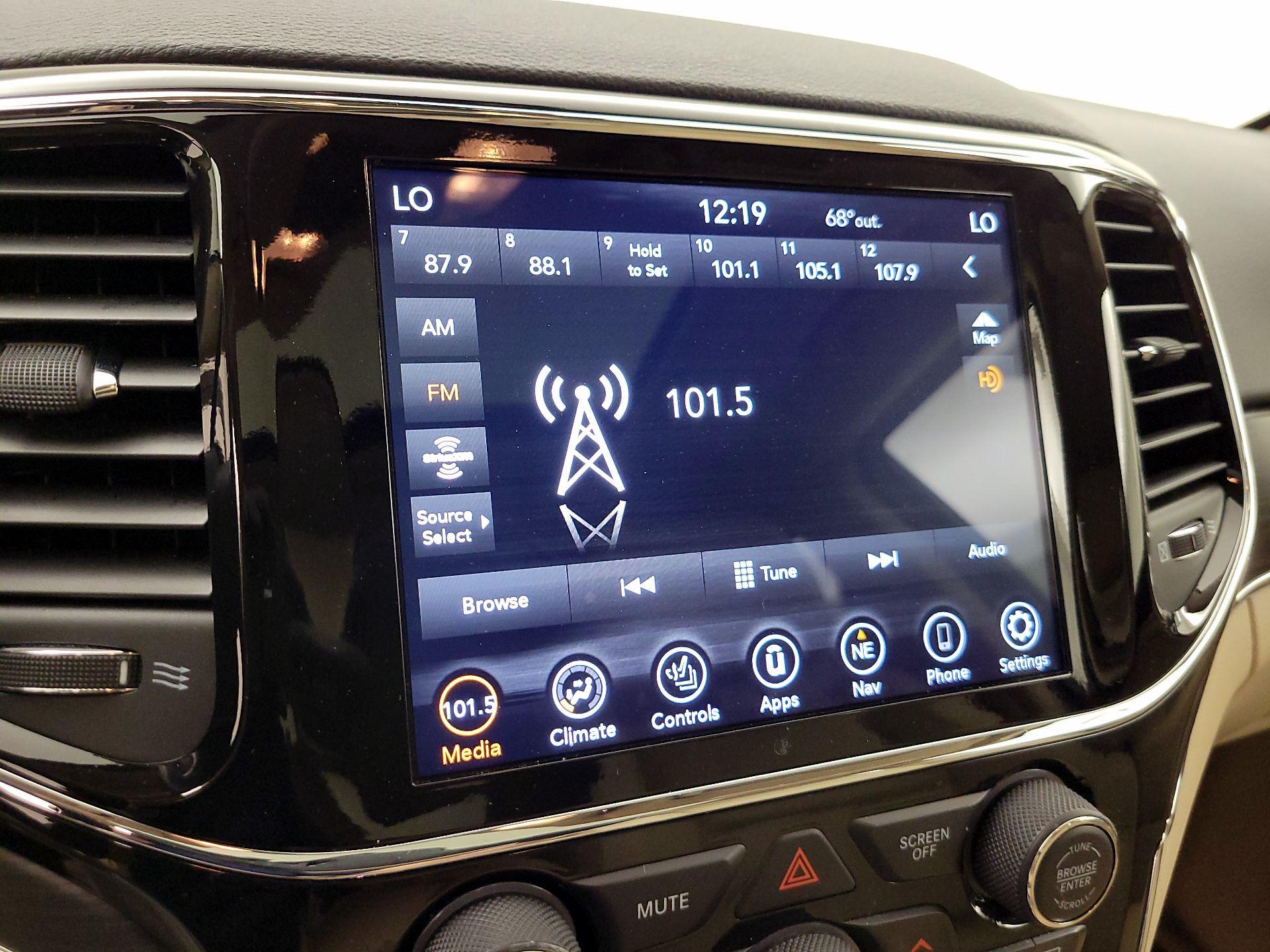 Thumbnail: 2021 Jeep Grand Cherokee - 16